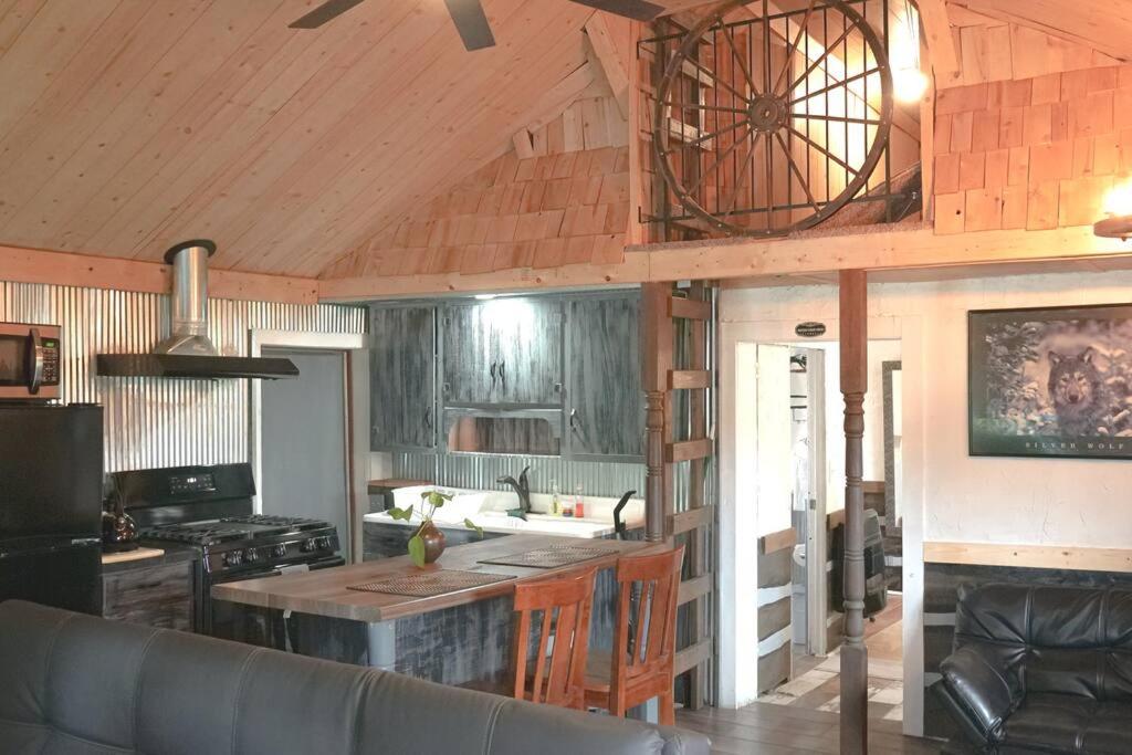 One-Bedroom House - Photo 29