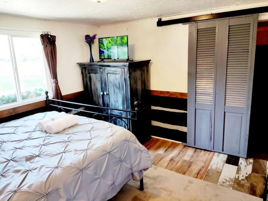 One-Bedroom House - Photo 17
