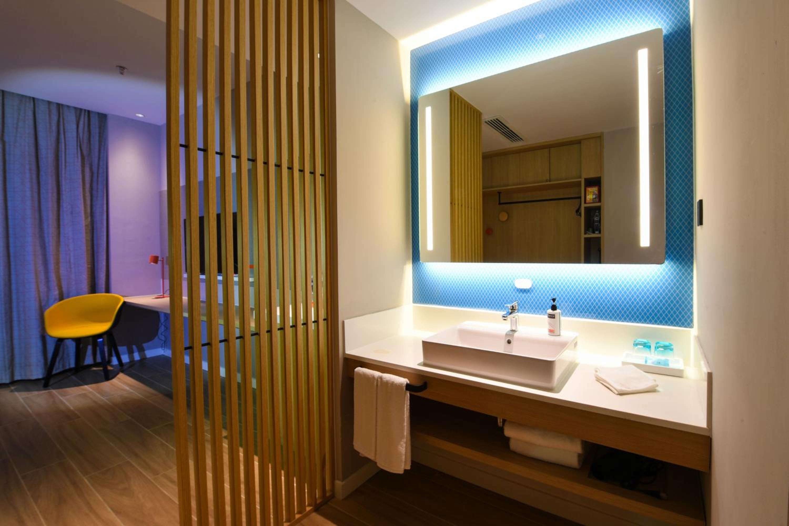 Standard Twin Room - Photo 4