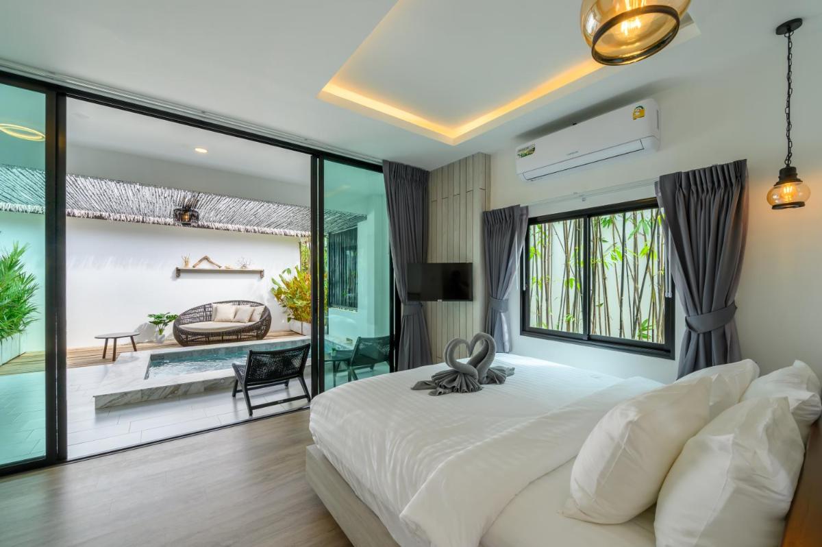 Deluxe Double Room with Balcony - Photo 6