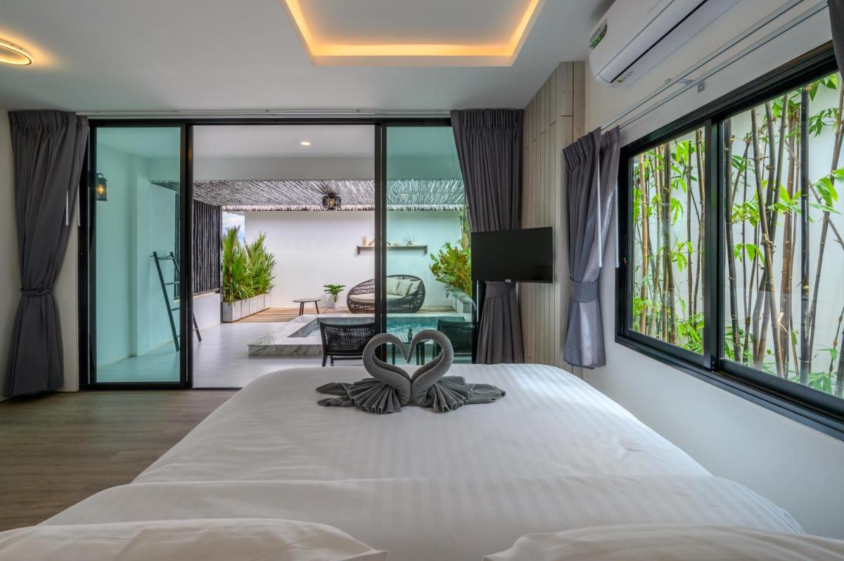 Deluxe Double Room with Balcony - Photo 5