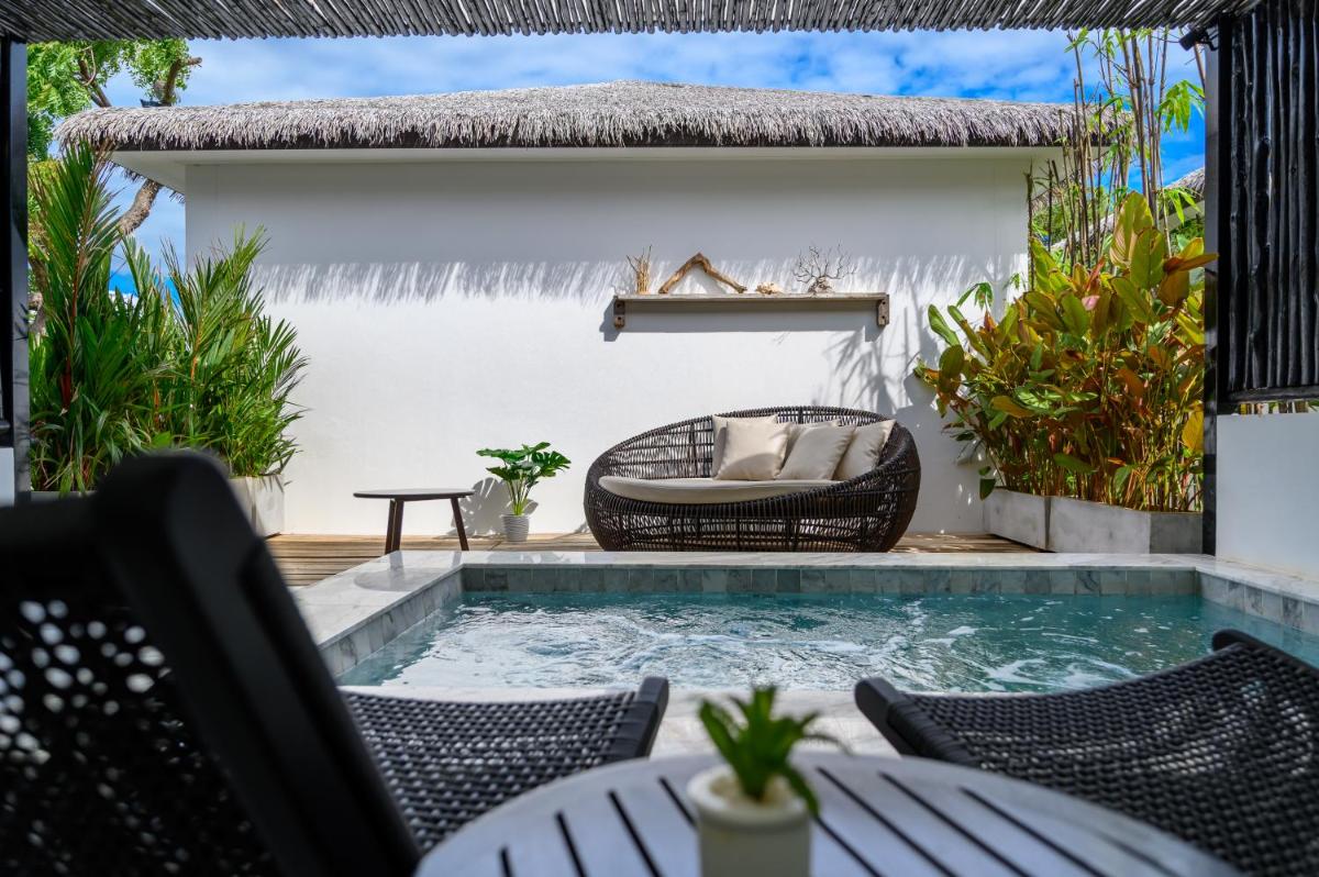 Deluxe Double Room with Balcony - Photo 3