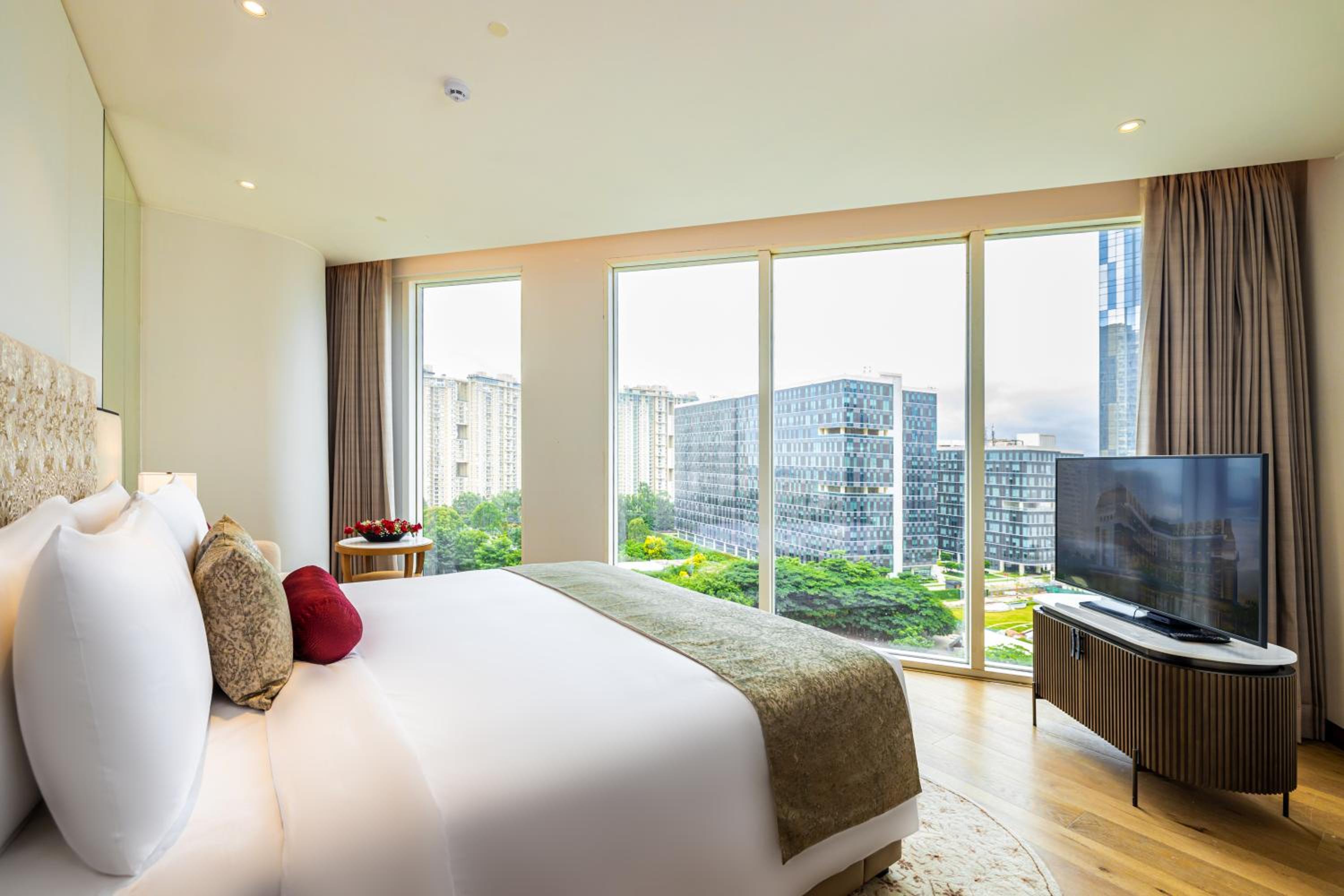 Executive Suite - Photo 2