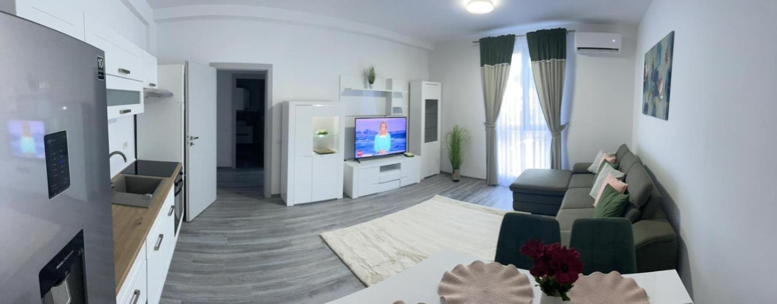 One-Bedroom Apartment photo 1