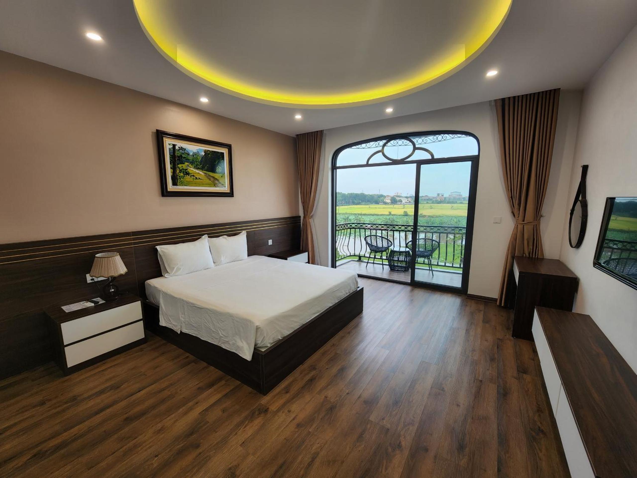 Deluxe Double Room with Bath - Photo 11