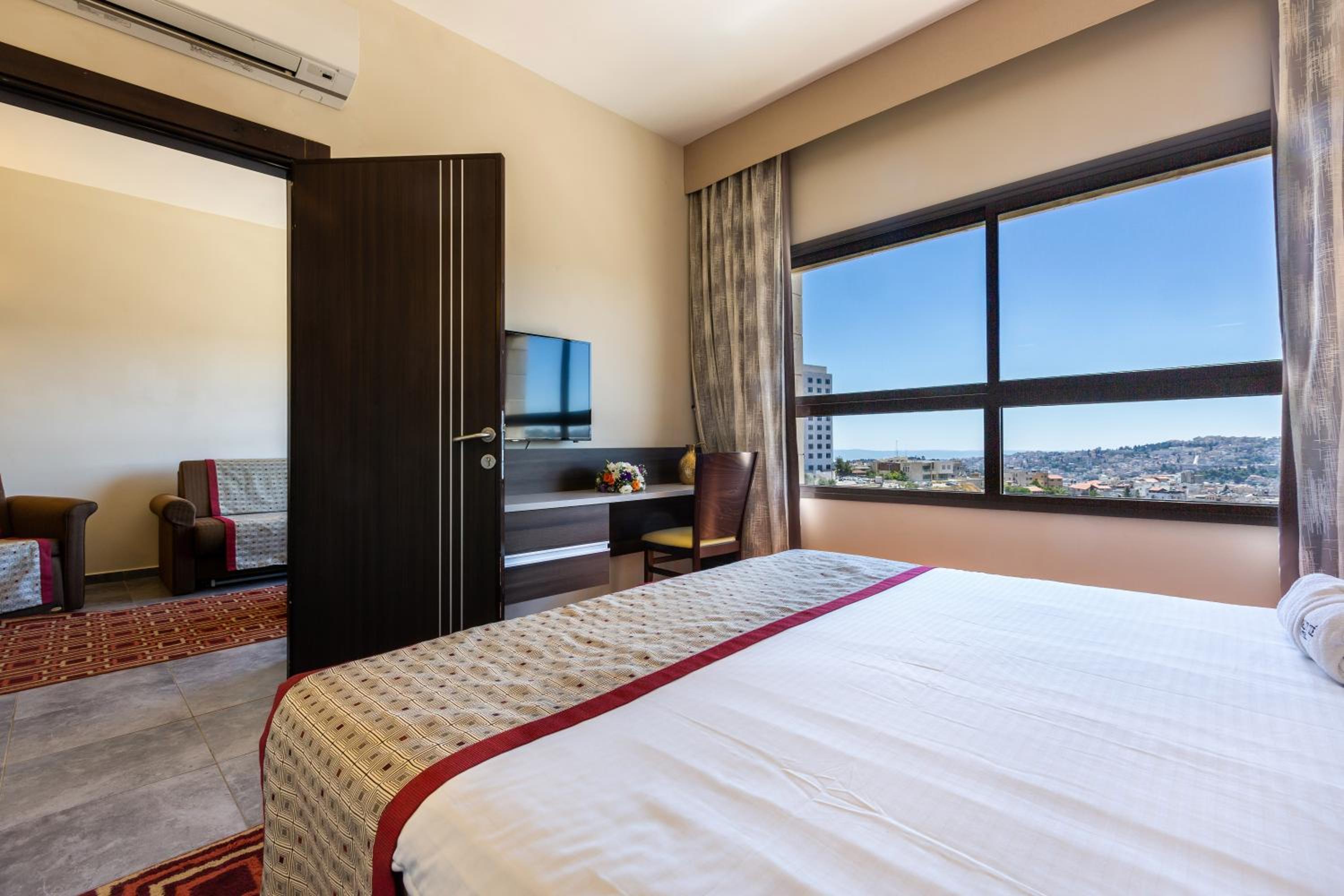 Junior Suite with Old City View