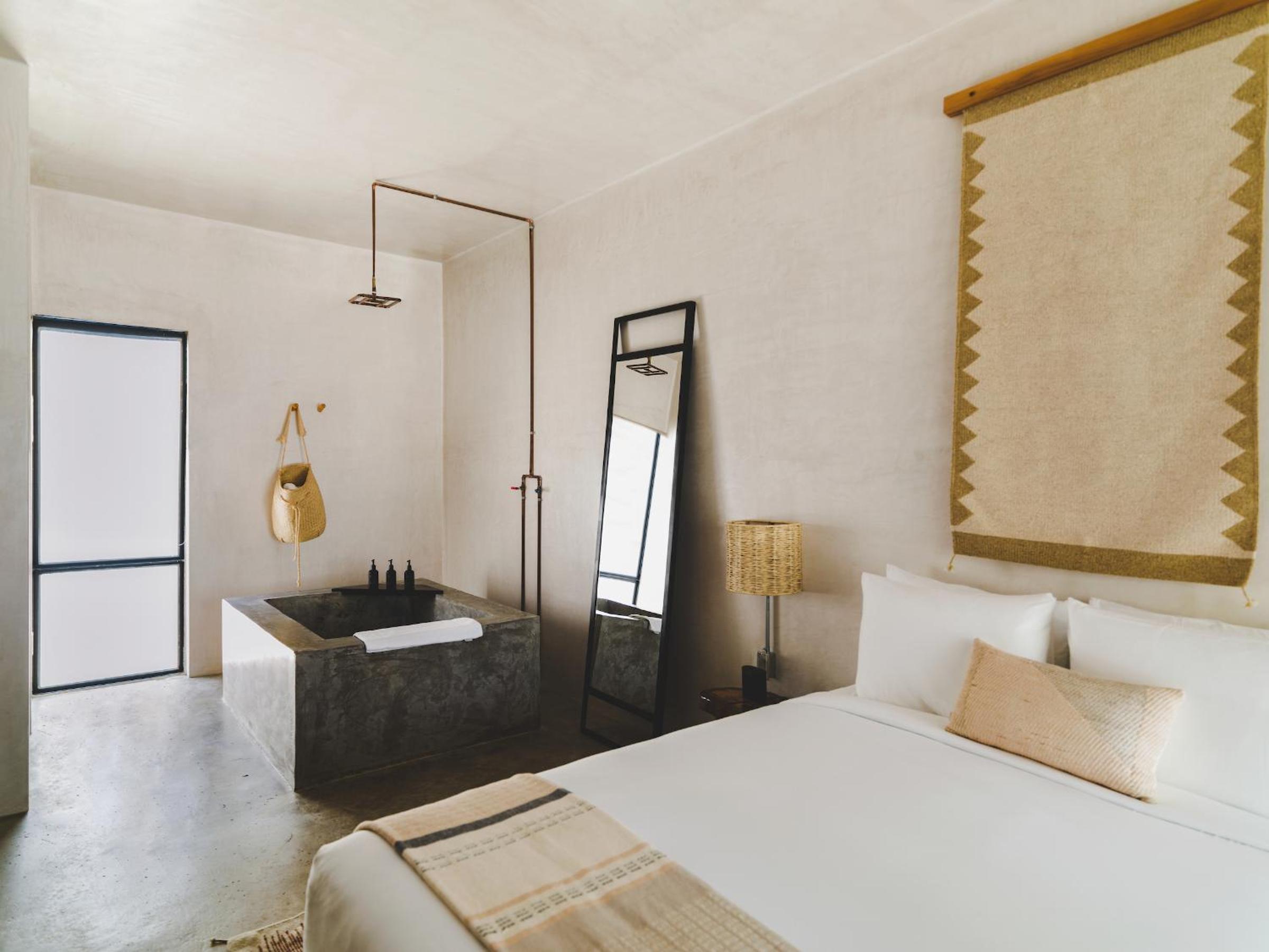 Paradise Cove Suite with one King Bed photo 3
