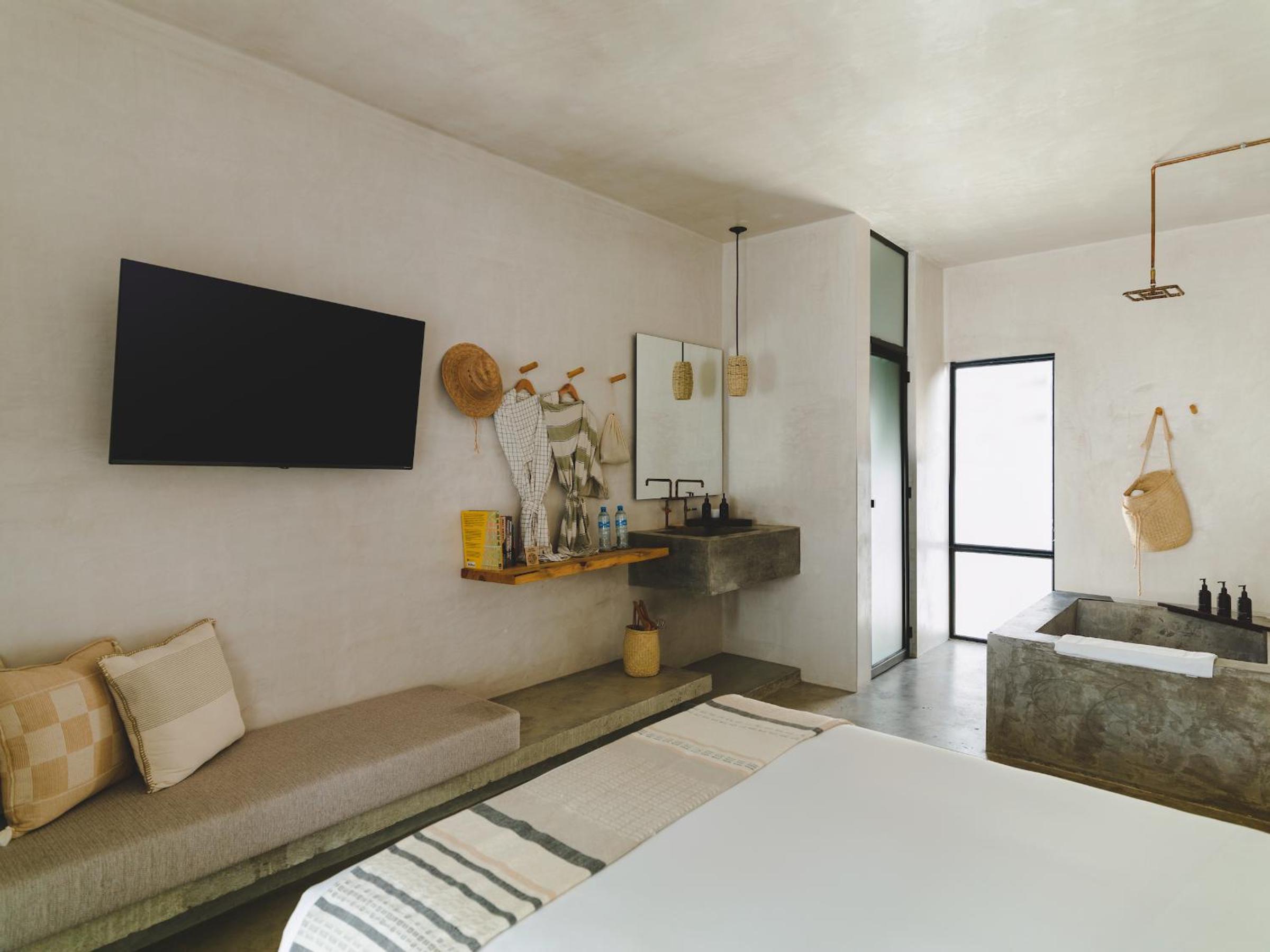 Paradise Cove Suite with one King Bed photo 2