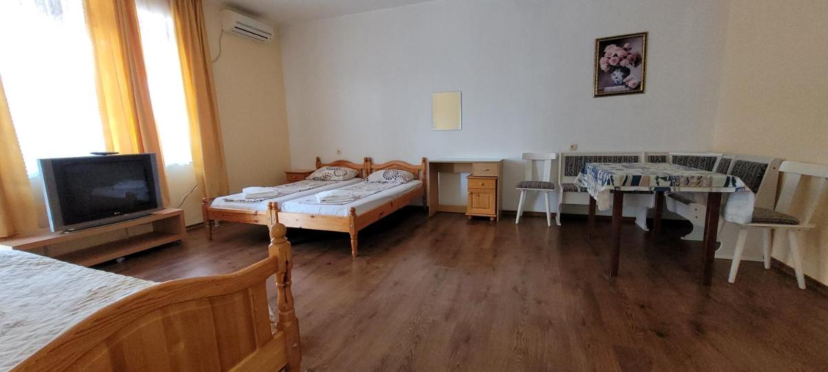 Two-Bedroom Apartment - Photo 2