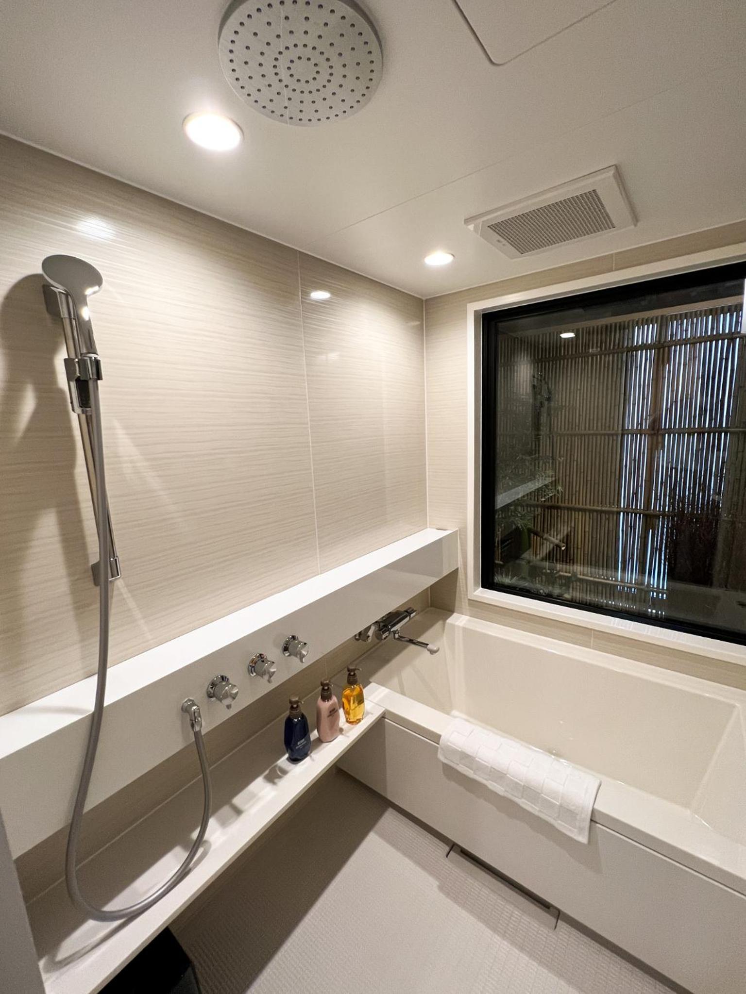 Deluxe King Room - Photo 15