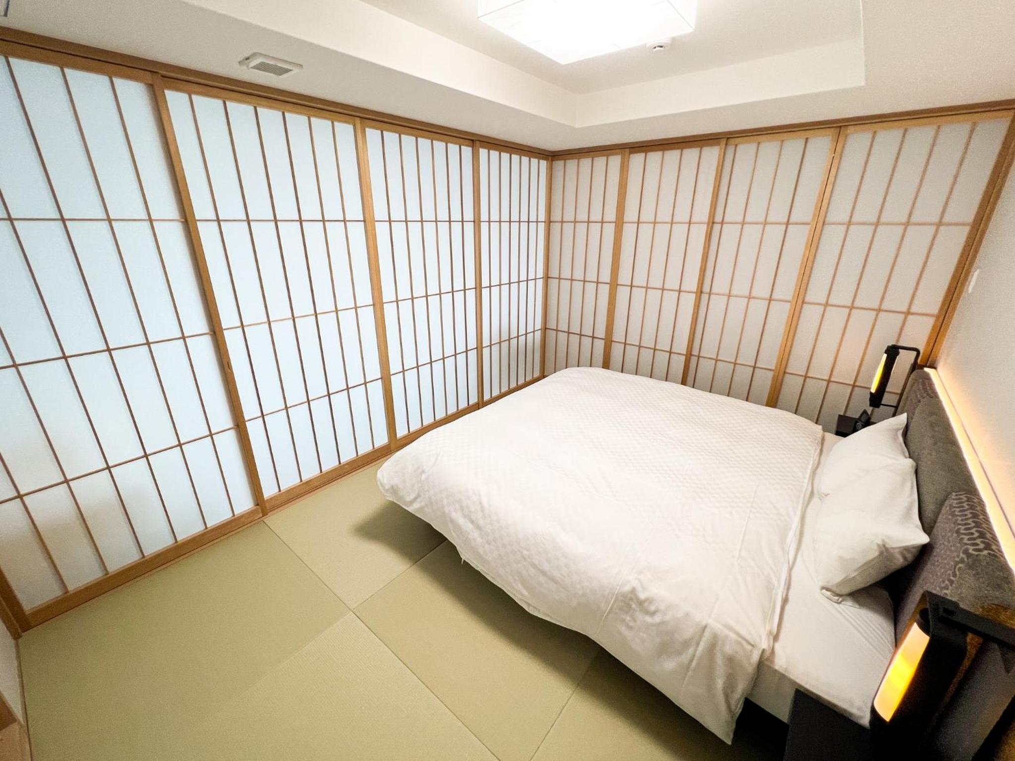 Deluxe King Room - Photo 16