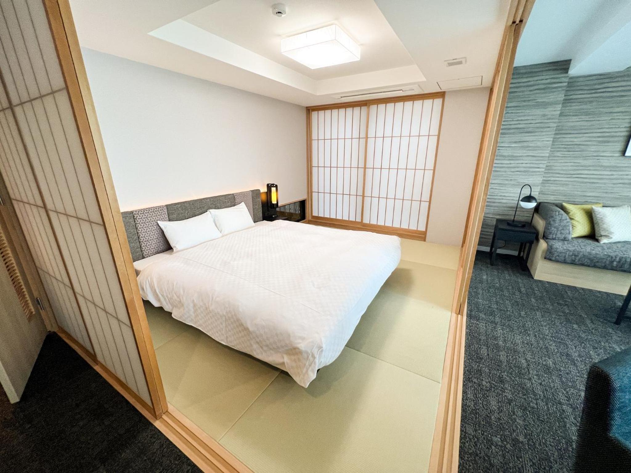 Deluxe King Room - Photo 7