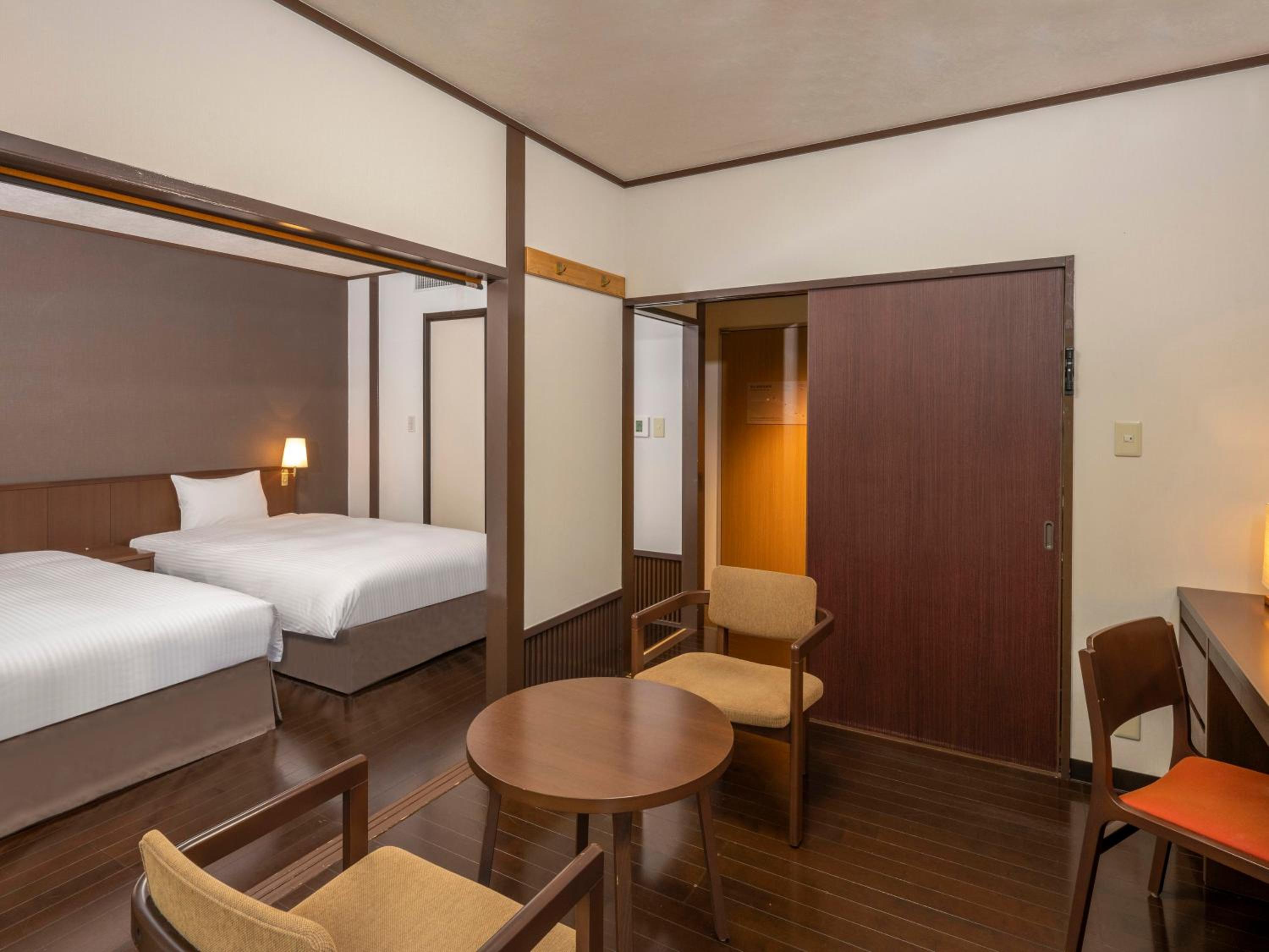 Standard Twin Room (With Shower Booth)