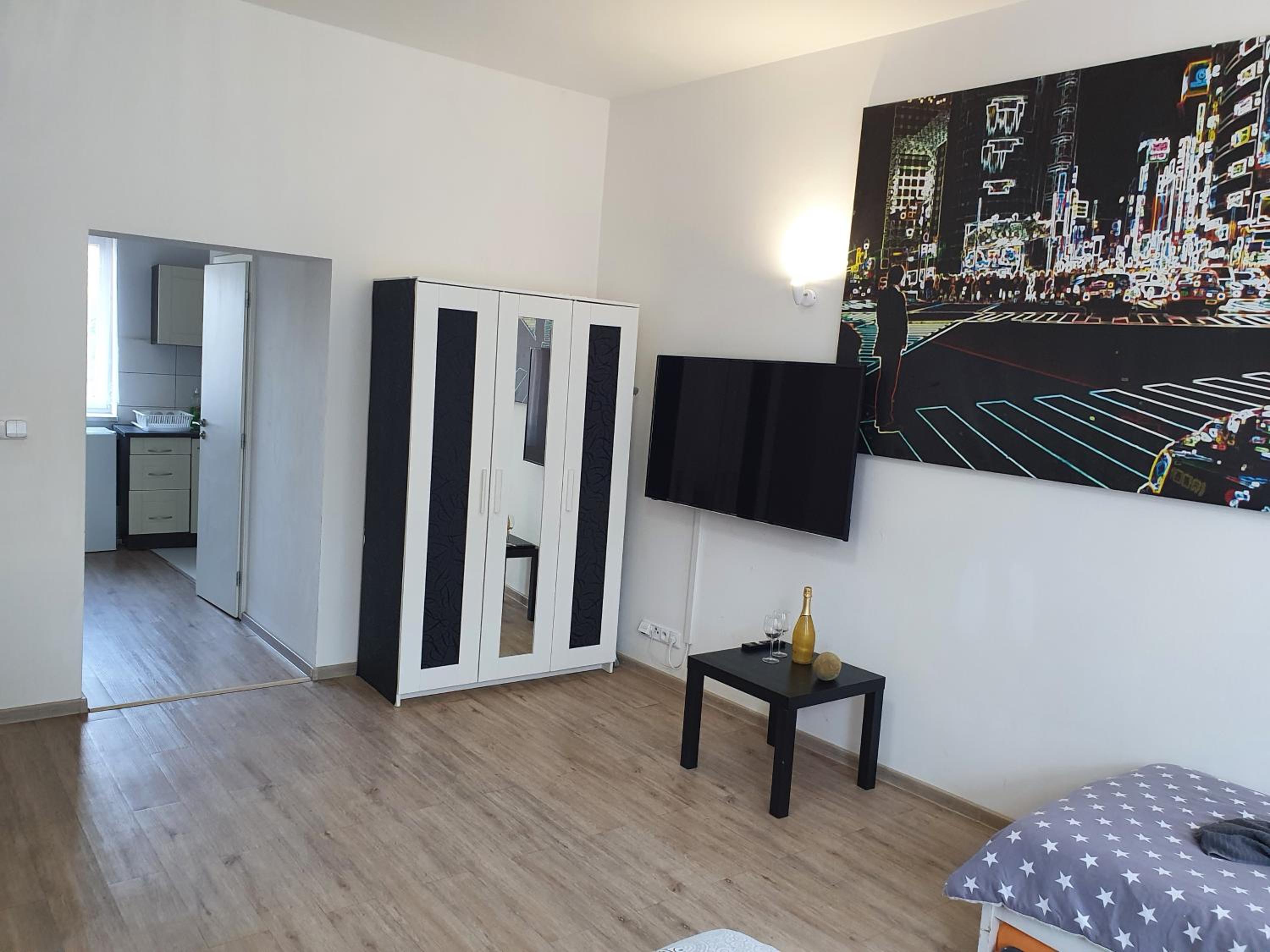 Luxury Apartment - Photo 10