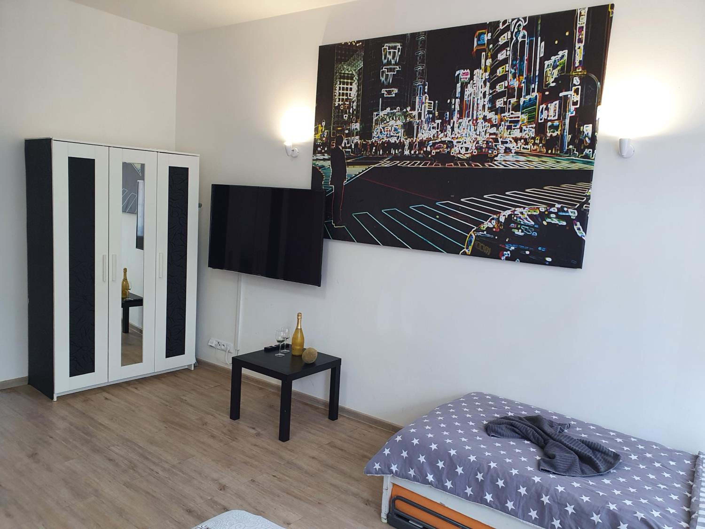 Luxury Apartment - Photo 3