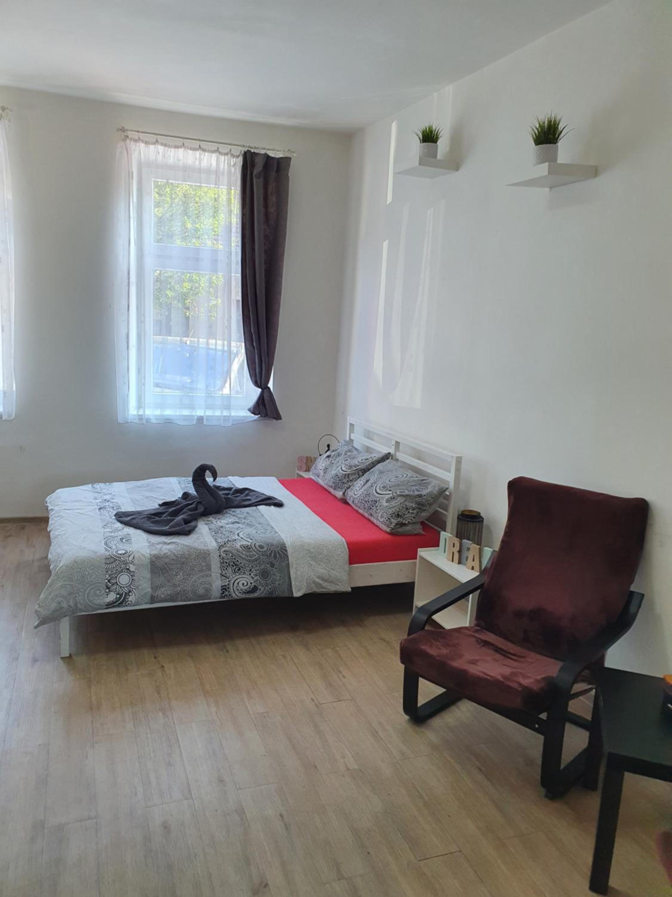 Luxury Apartment - Photo 13