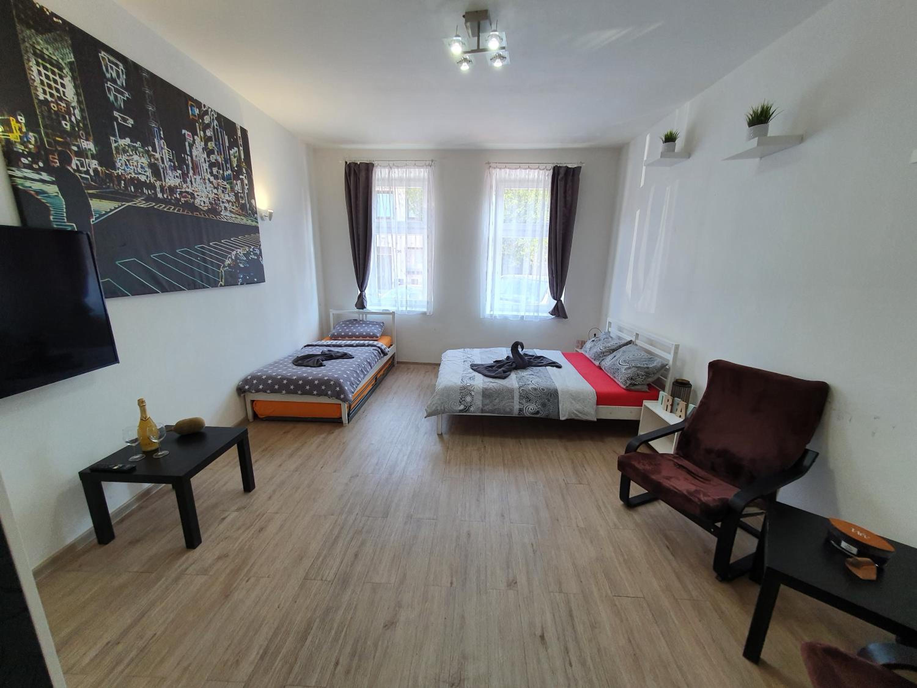 Luxury Apartment - Photo 5