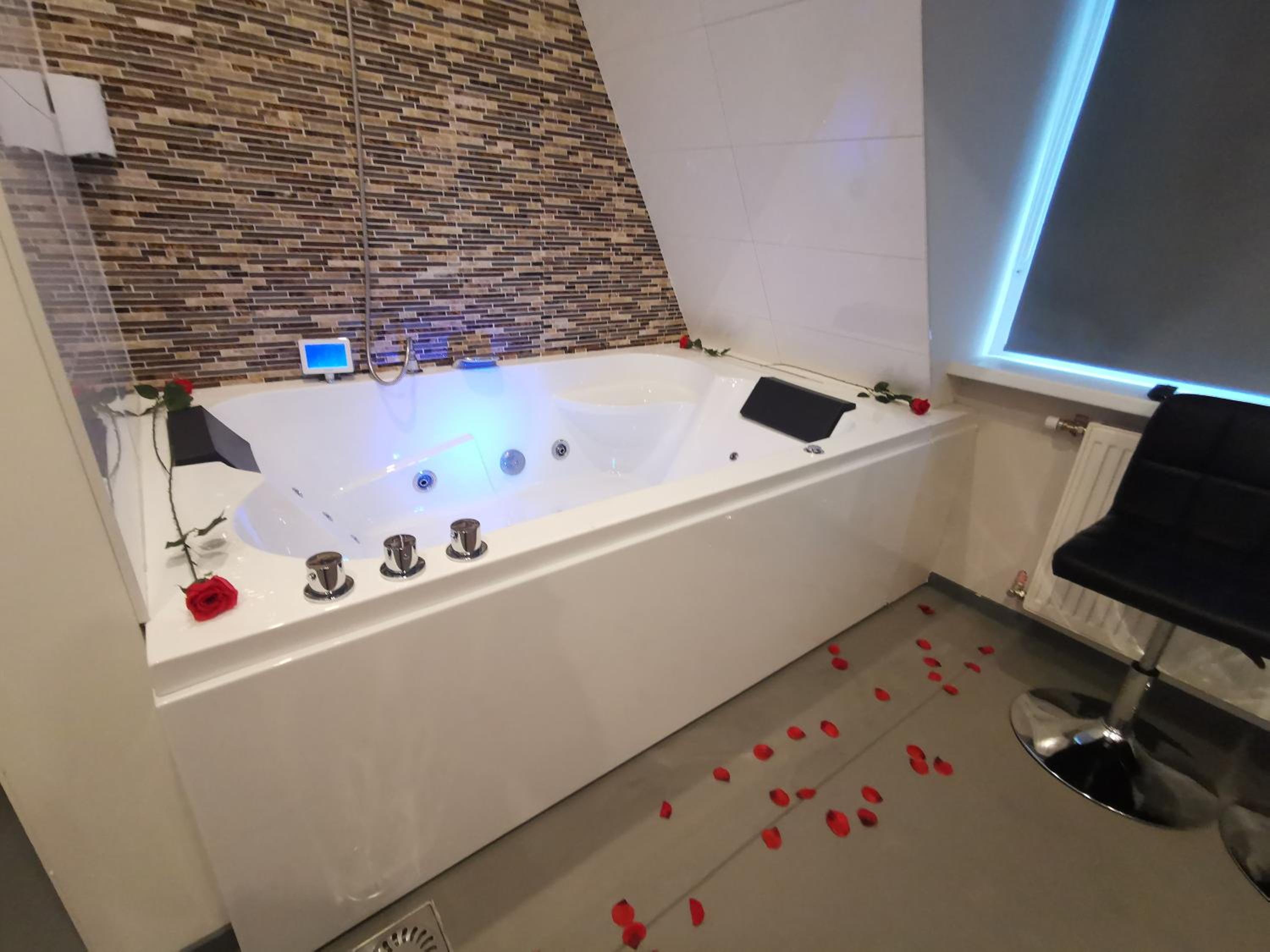 Family Room with Bath photo 3