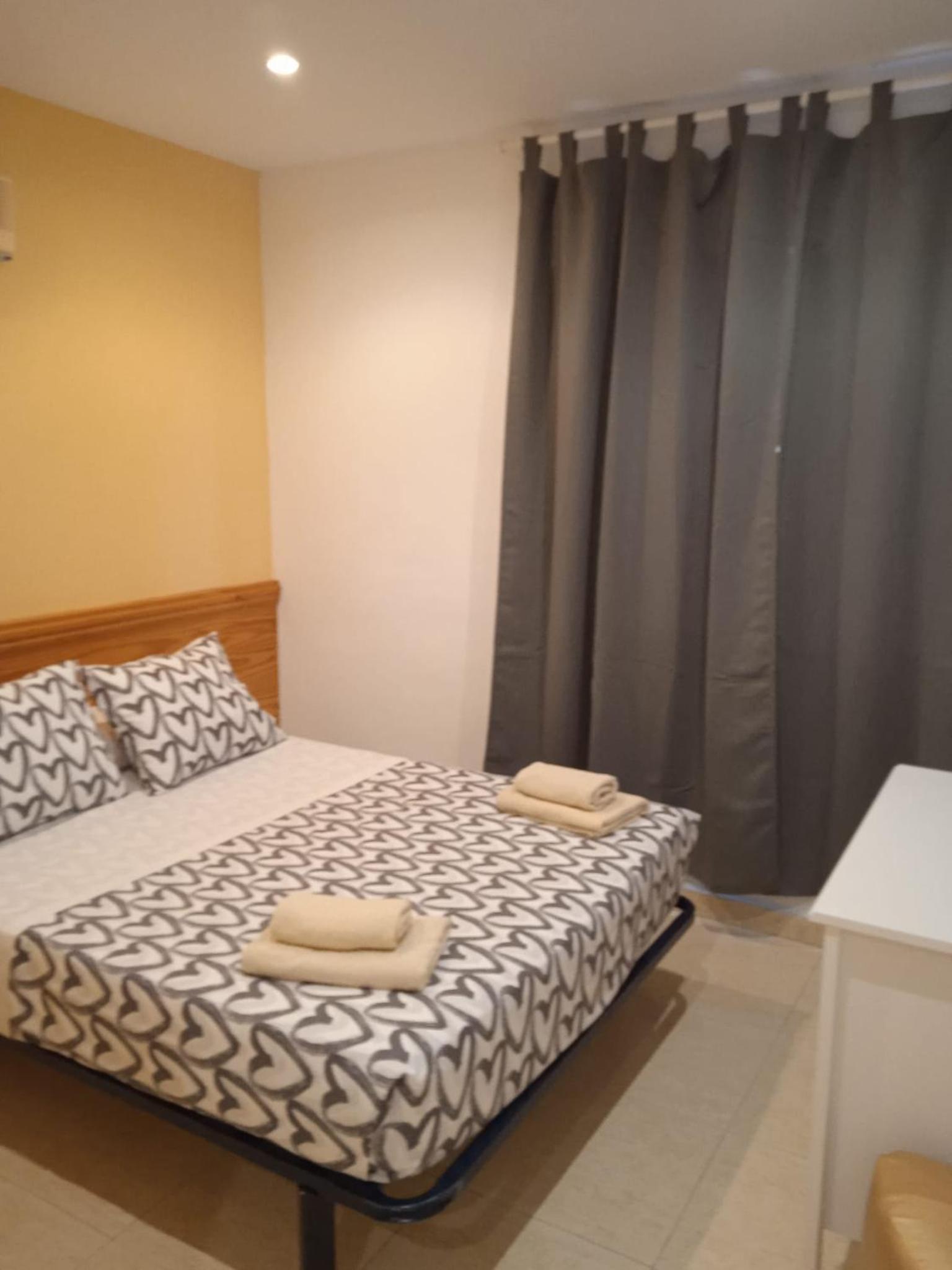 Double Room with Private Bathroom - Photo 5