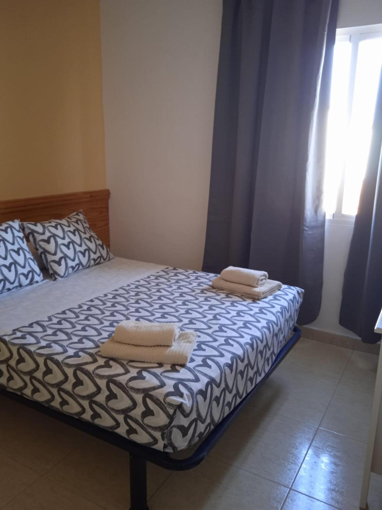 Double Room with Private Bathroom - Photo 2