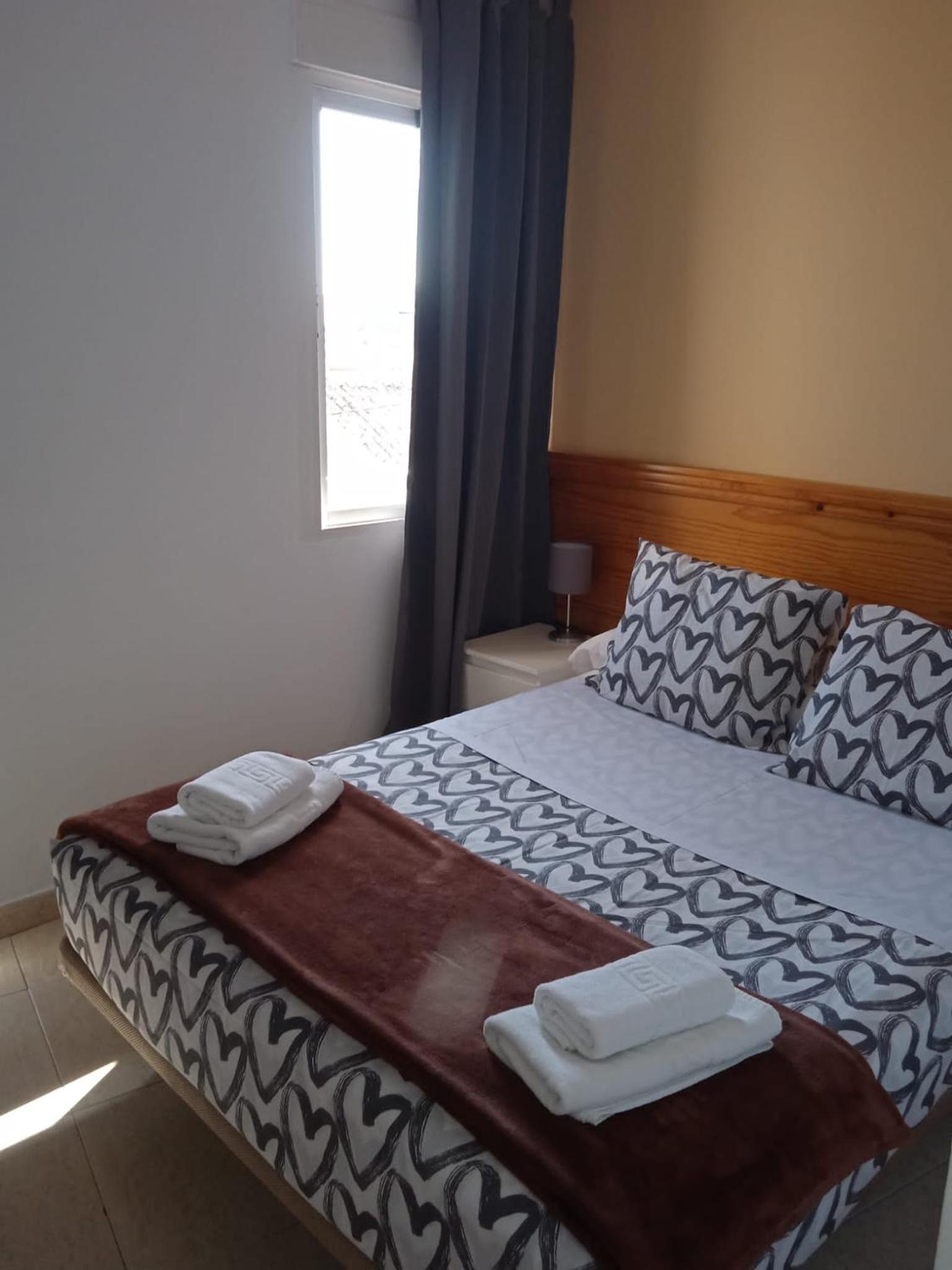 Double Room with Private Bathroom - Photo 7