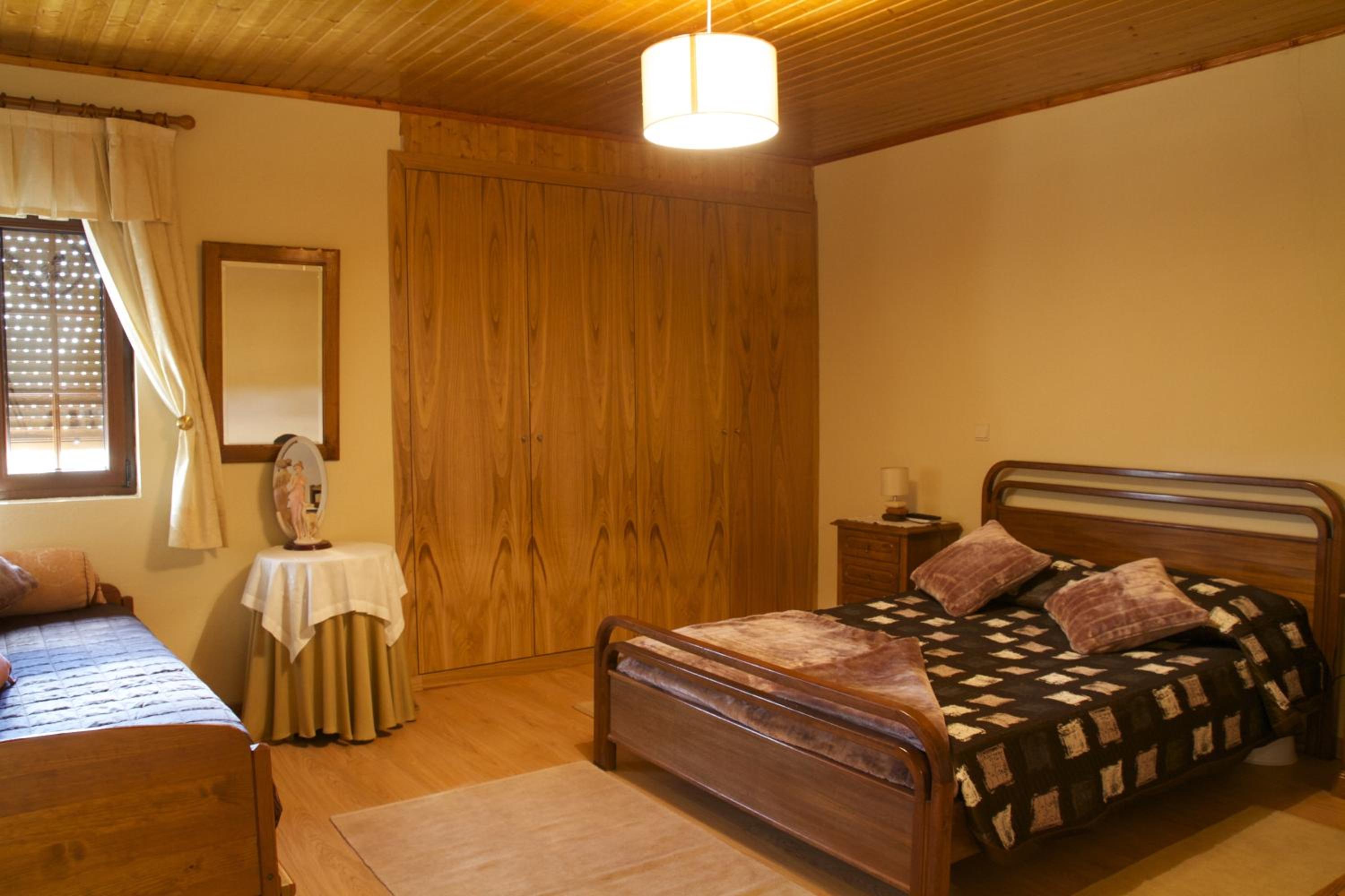 Family Room with Private Bathroom - Photo 4