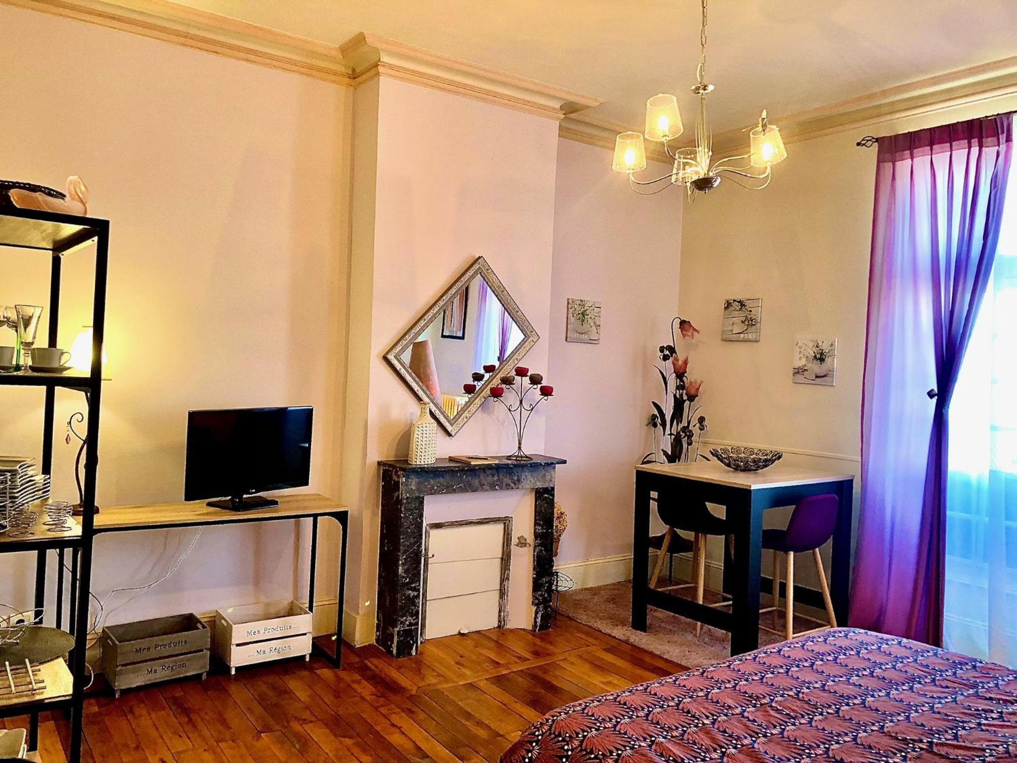 Studio Apartment - Photo 25