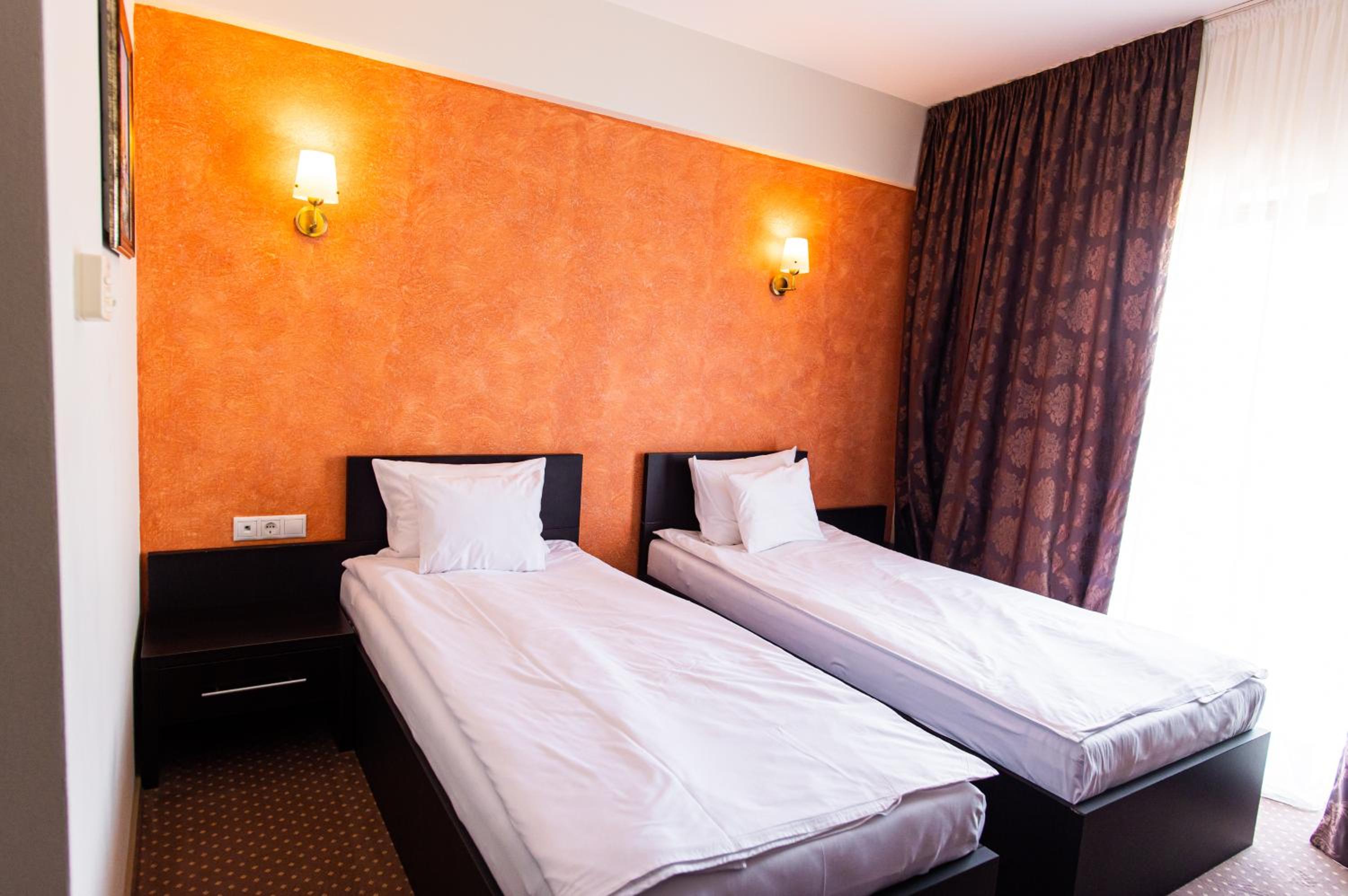 Deluxe Twin Room photo 2