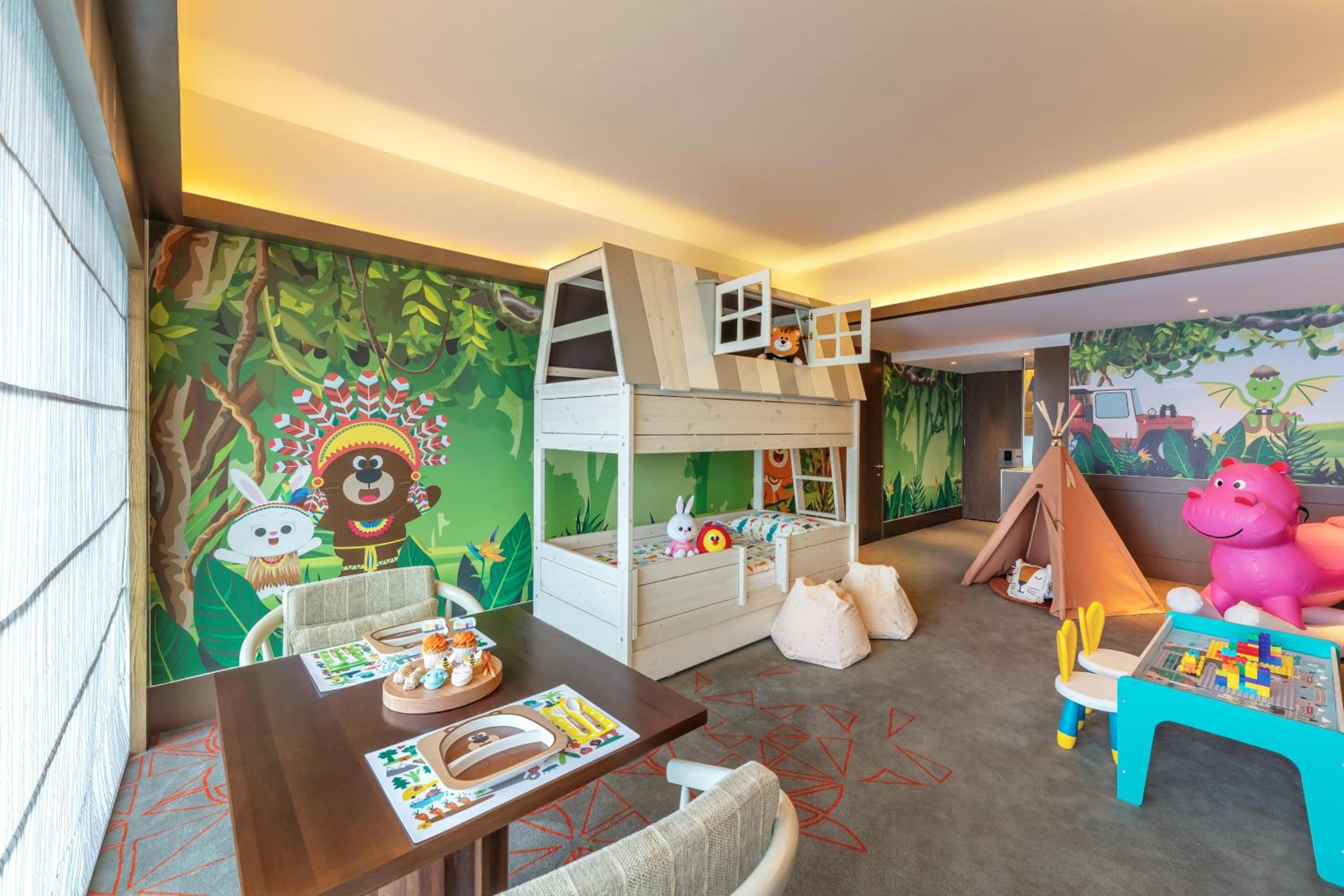 Urban Jungle Suite