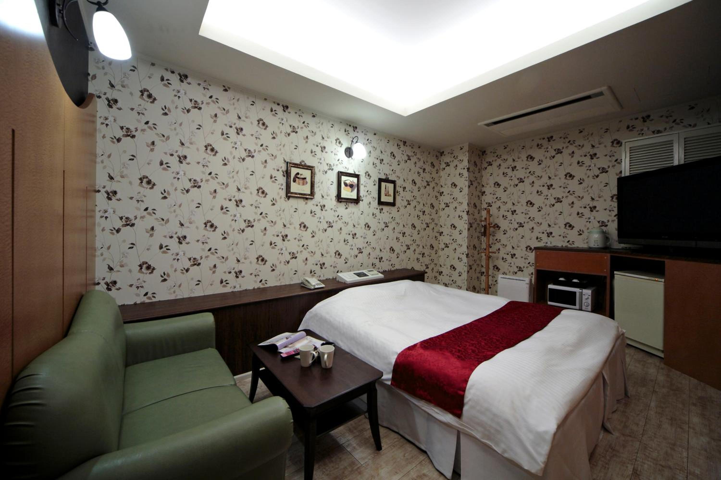 Deluxe Room - Photo 5
