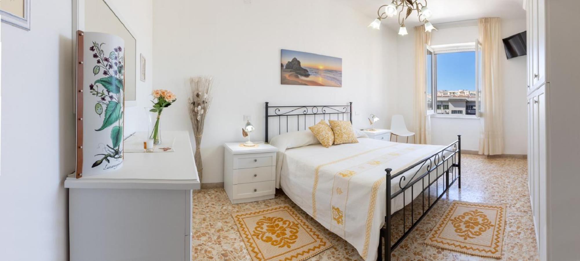 Deluxe Room (2 Adults + 1 Child)