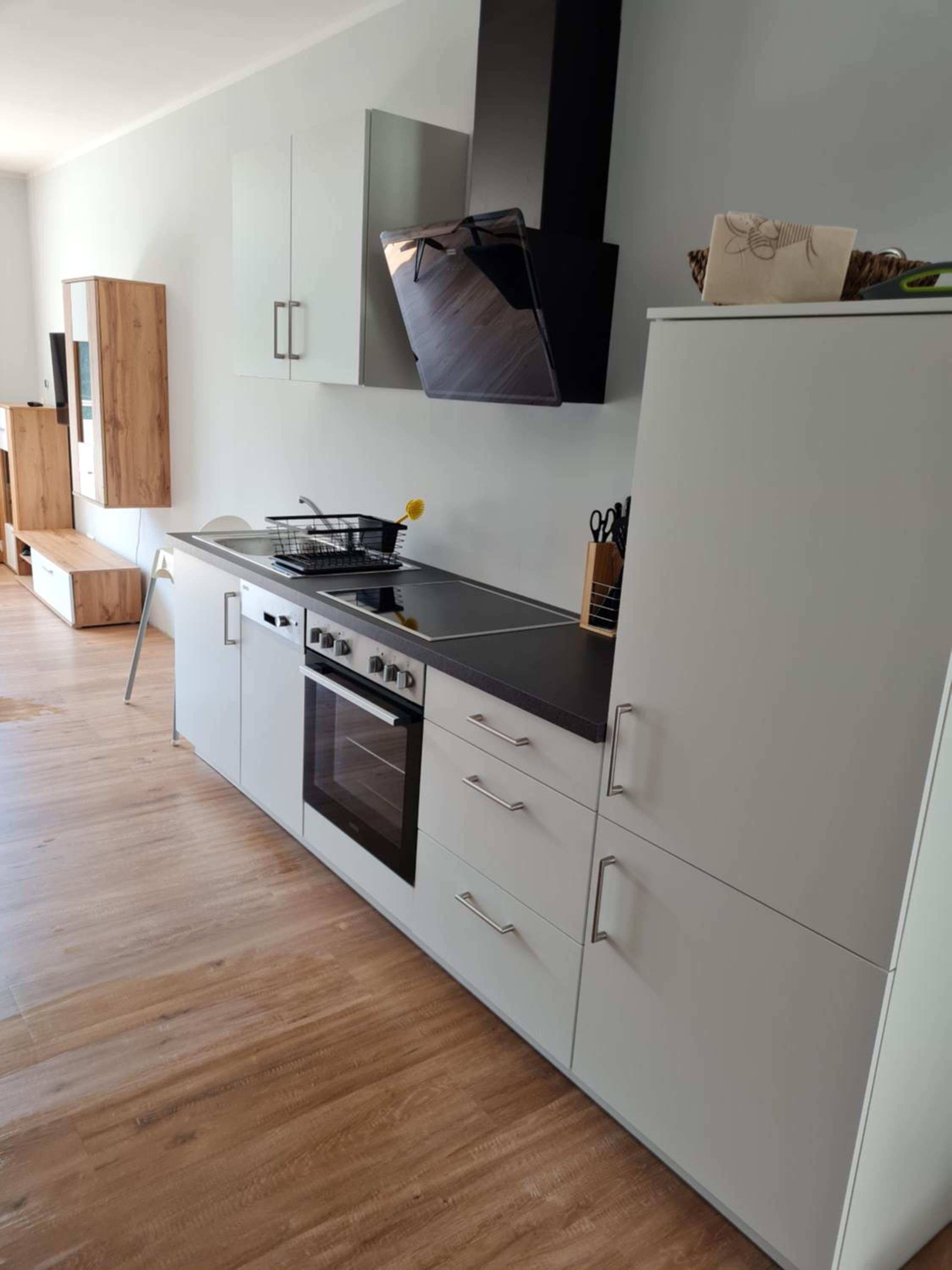 Apartment with Balcony - Photo 4