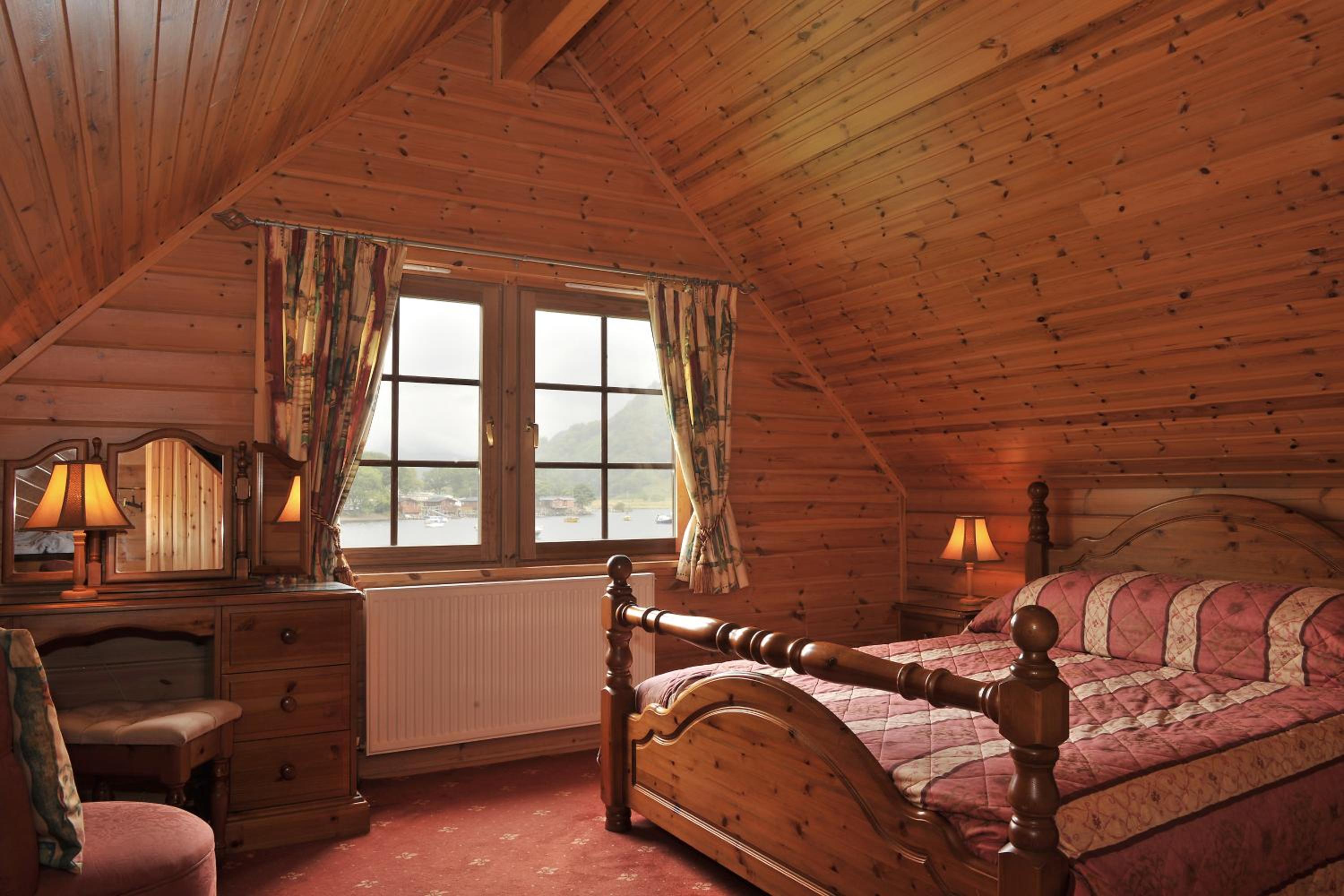Three-Bedroom Lodge with Loch View photo 3