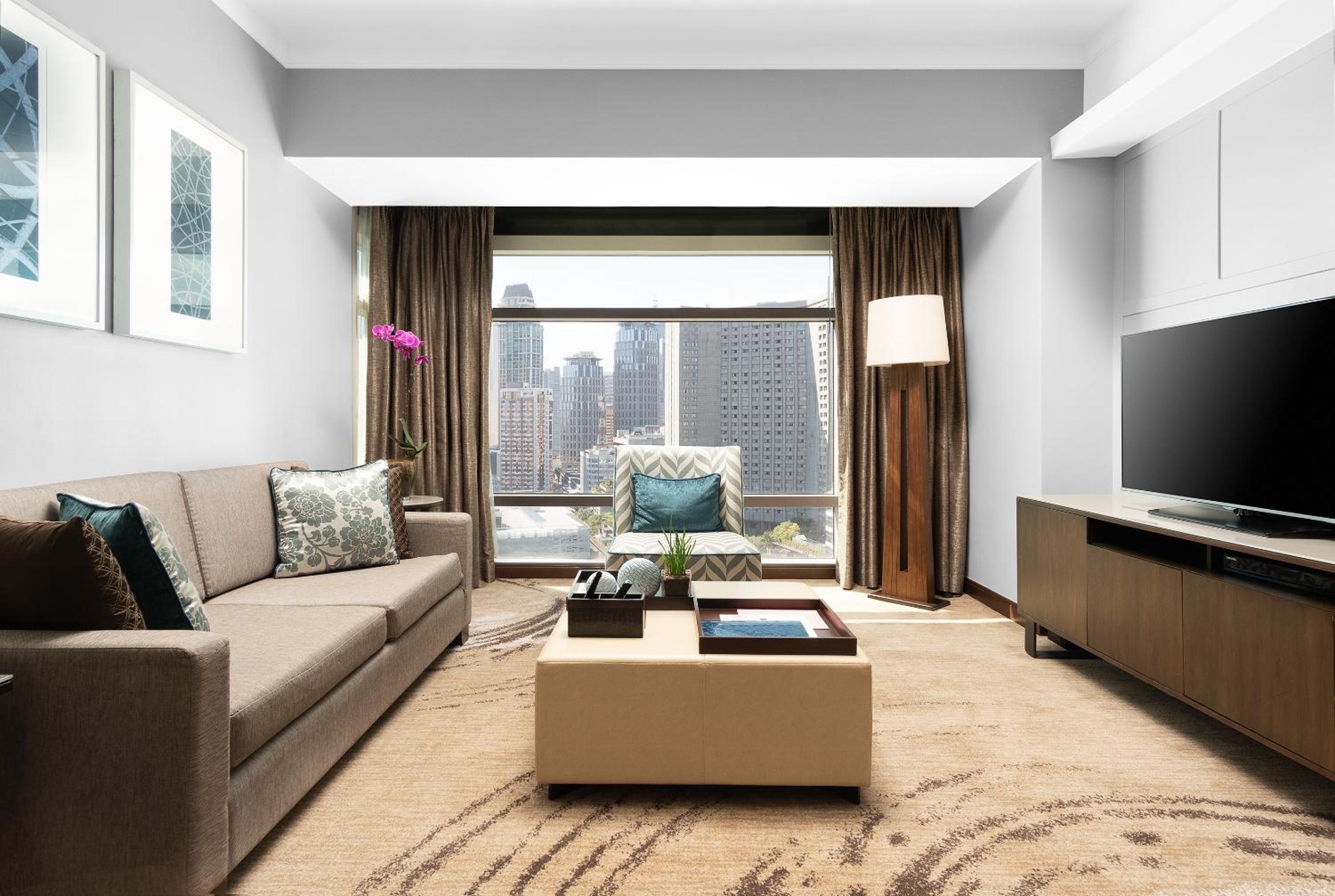 Executive One-Bedroom Apartment - Photo 4