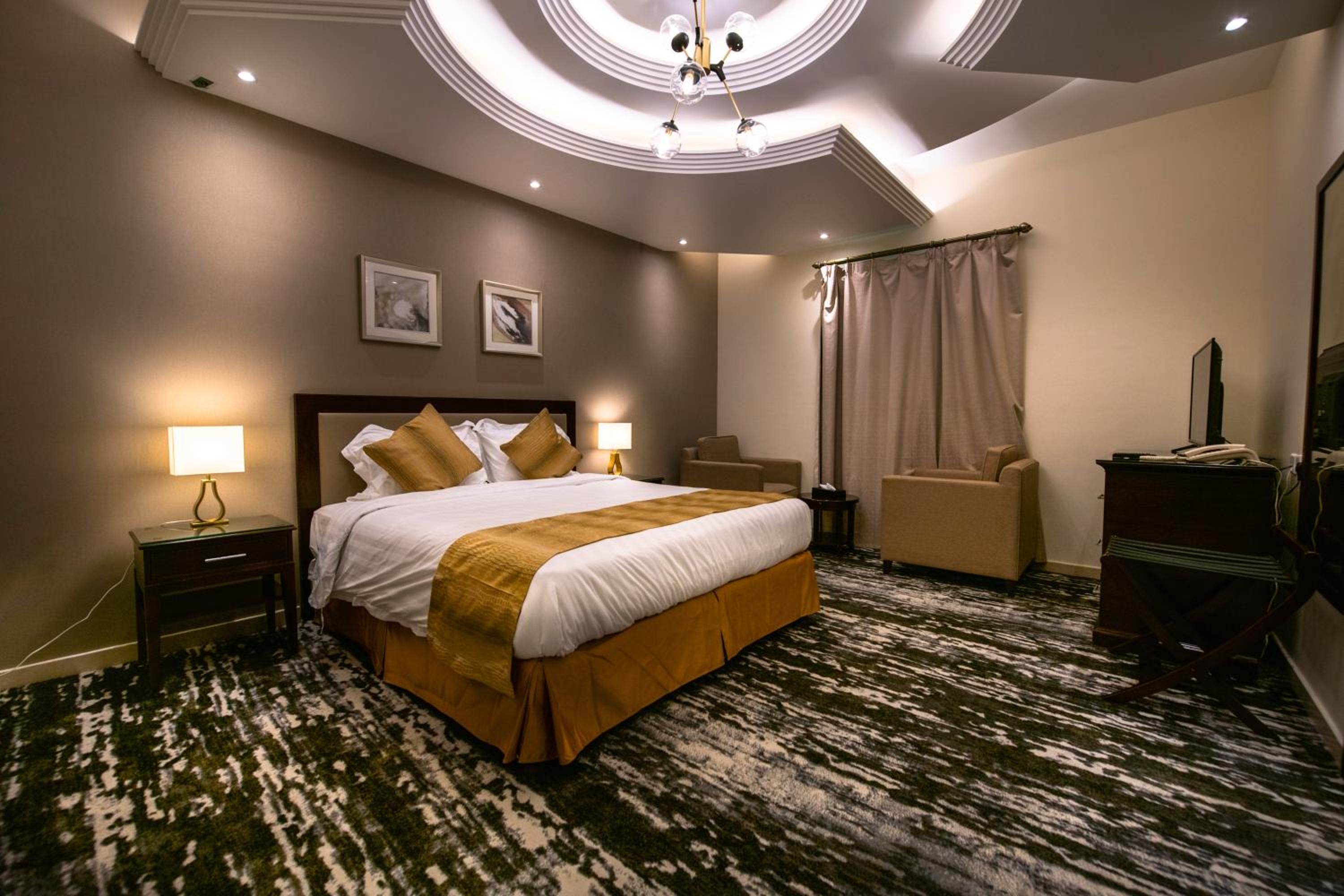 Deluxe King Room - Photo 1