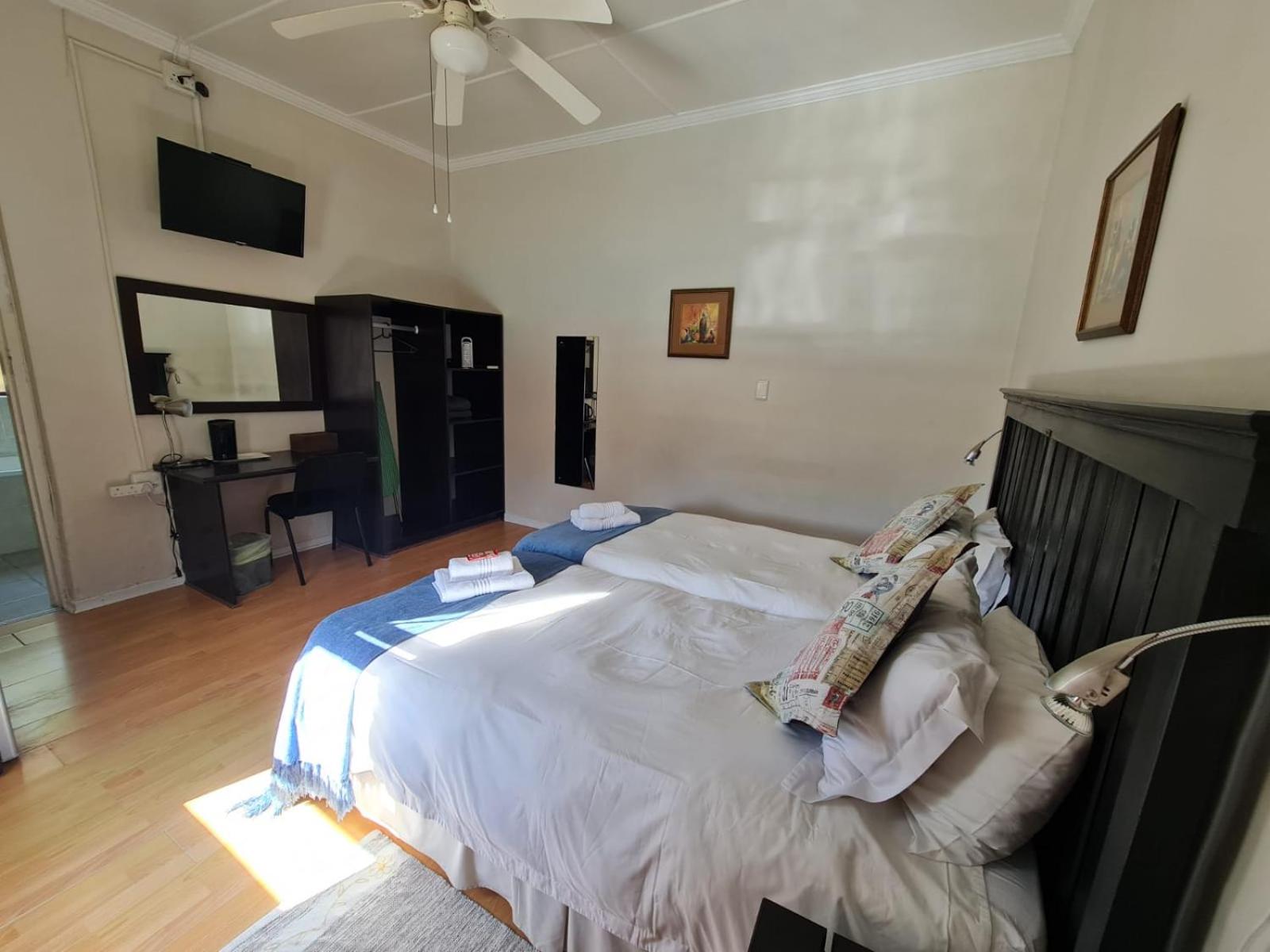 Deluxe Double Room (2 Adults + 1 Child) photo 1