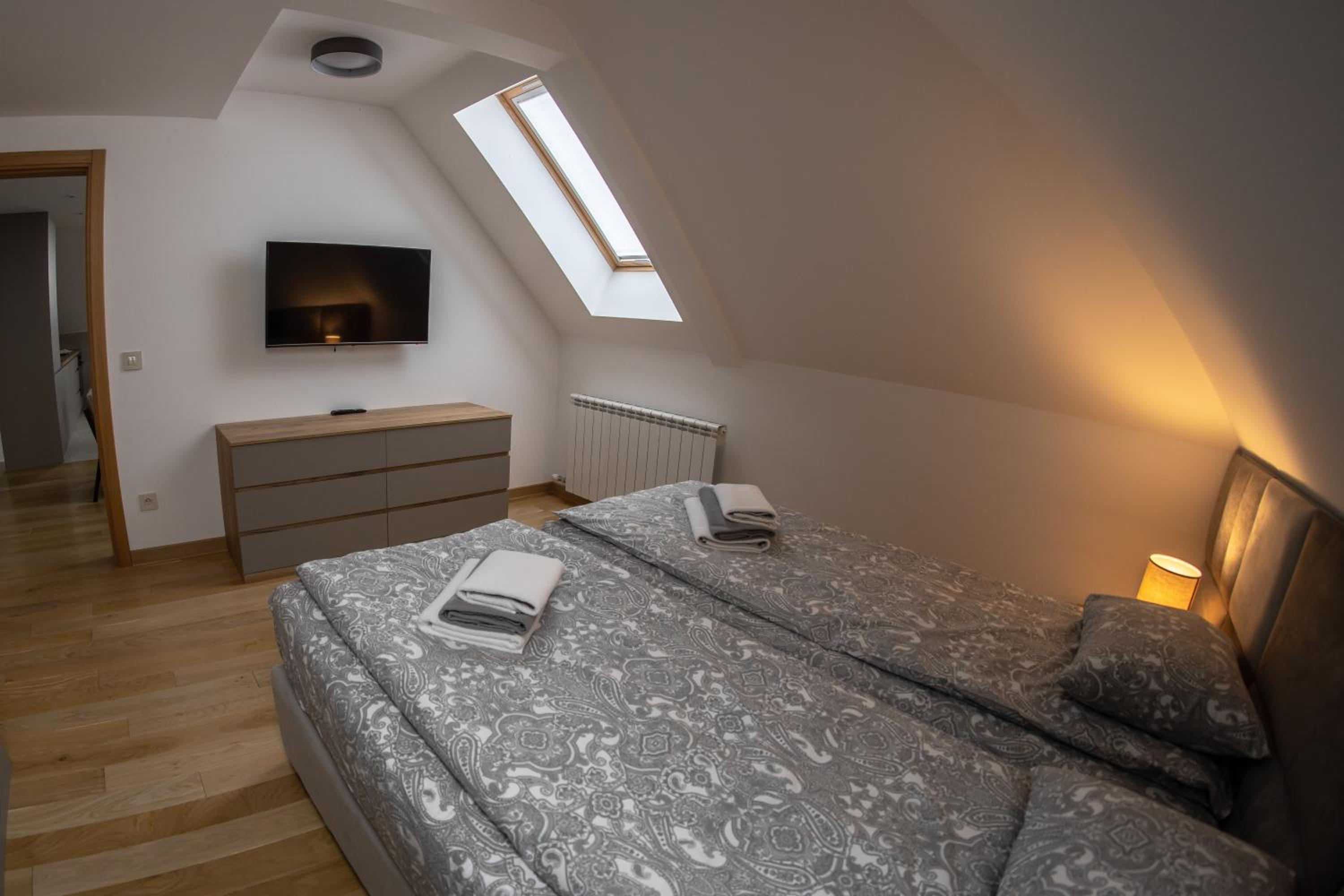 One-Bedroom Apartment - Photo 6