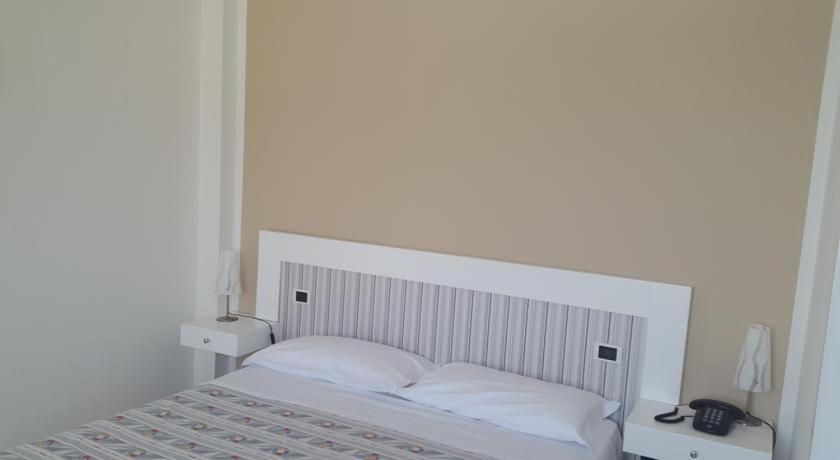 Small Double Room - Photo 2