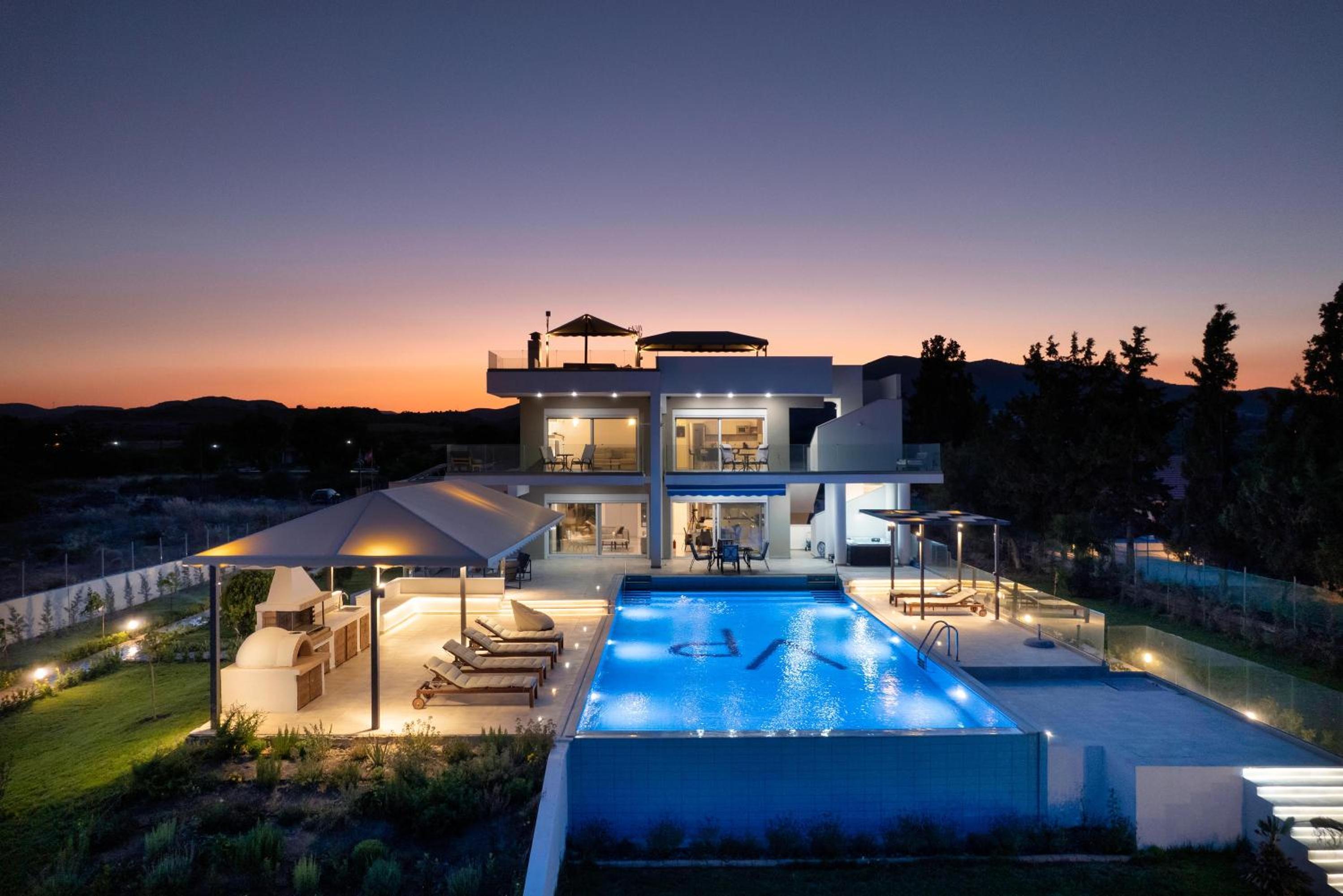 Villa photo 2