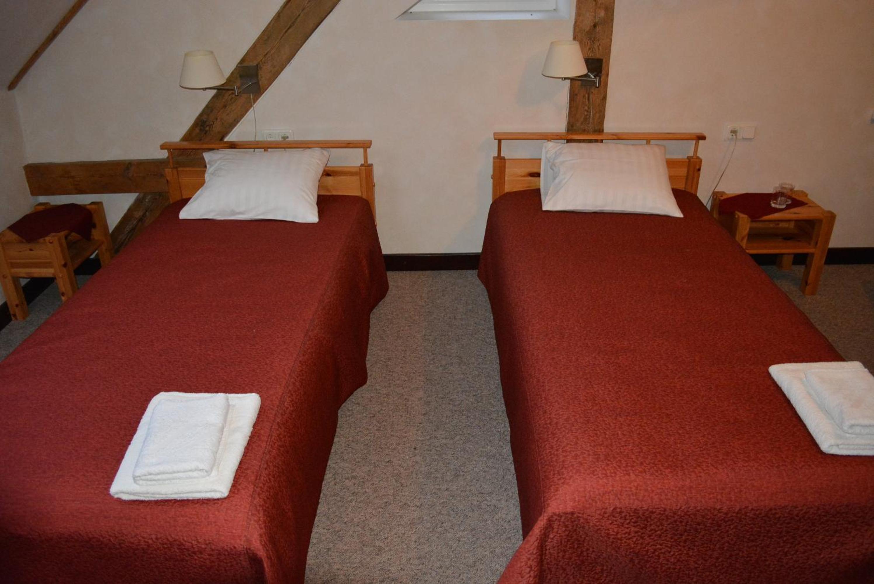 Twin Room with Private Bathroom - Photo 5