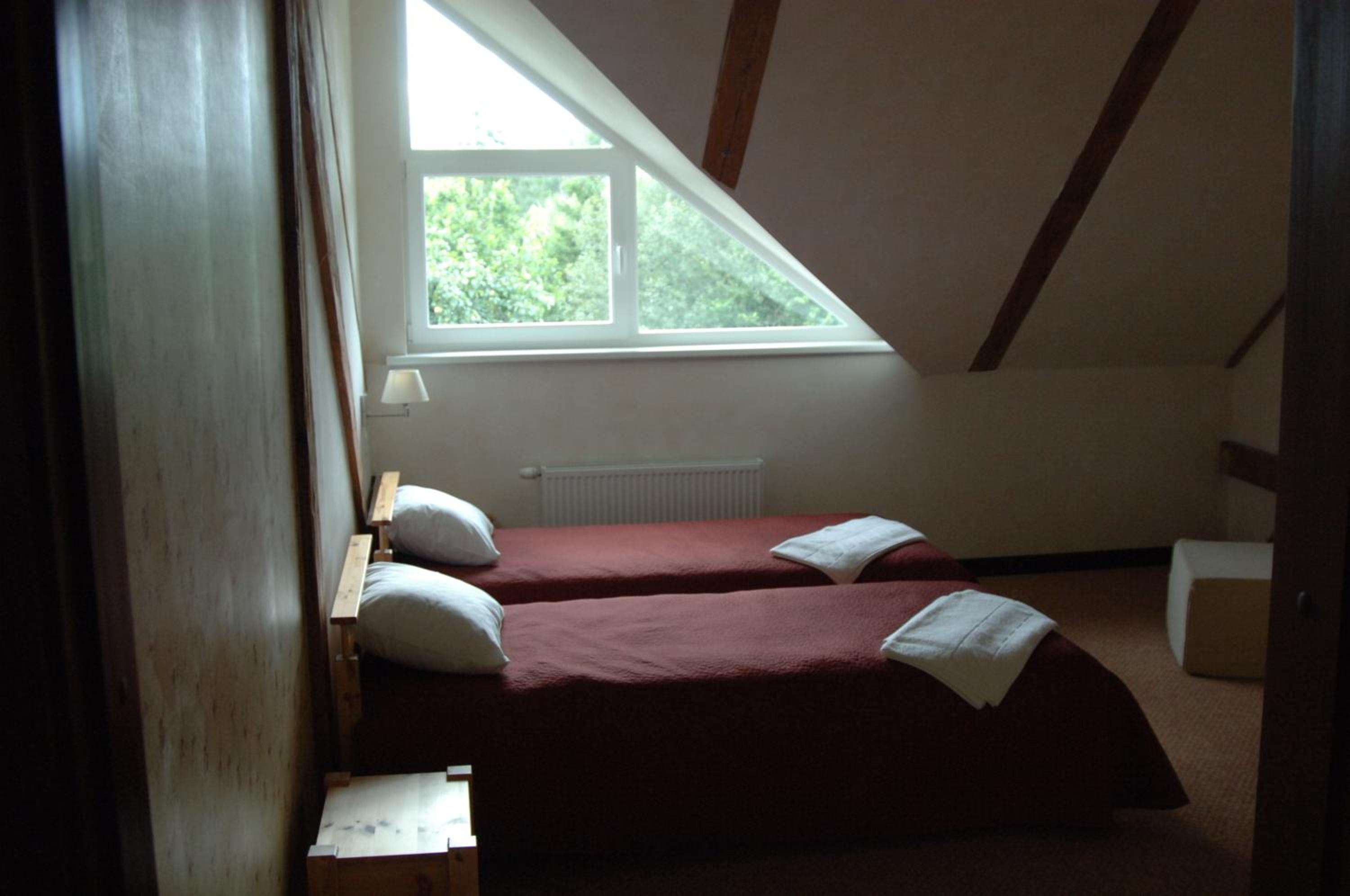 Twin Room with Private Bathroom - Photo 3