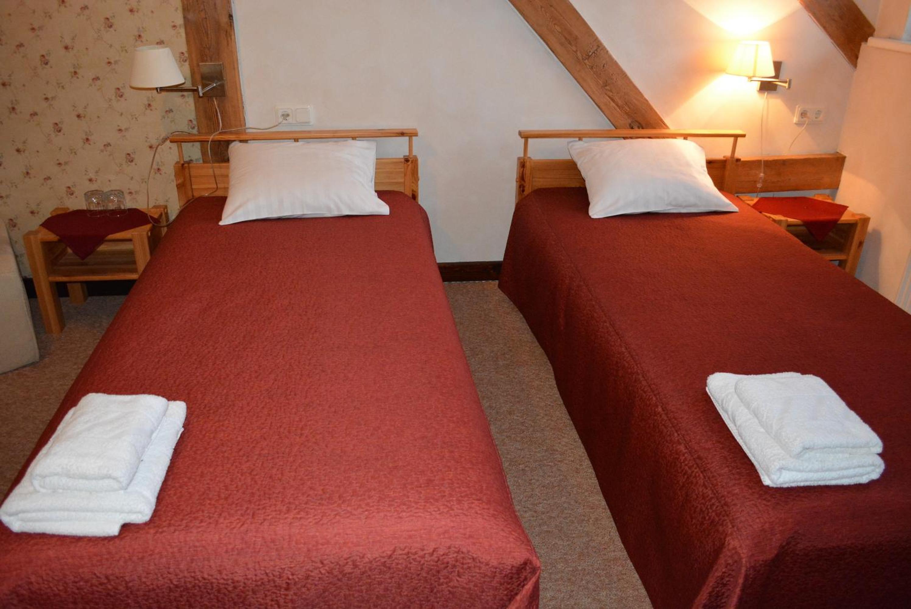 Twin Room with Private Bathroom - Photo 2