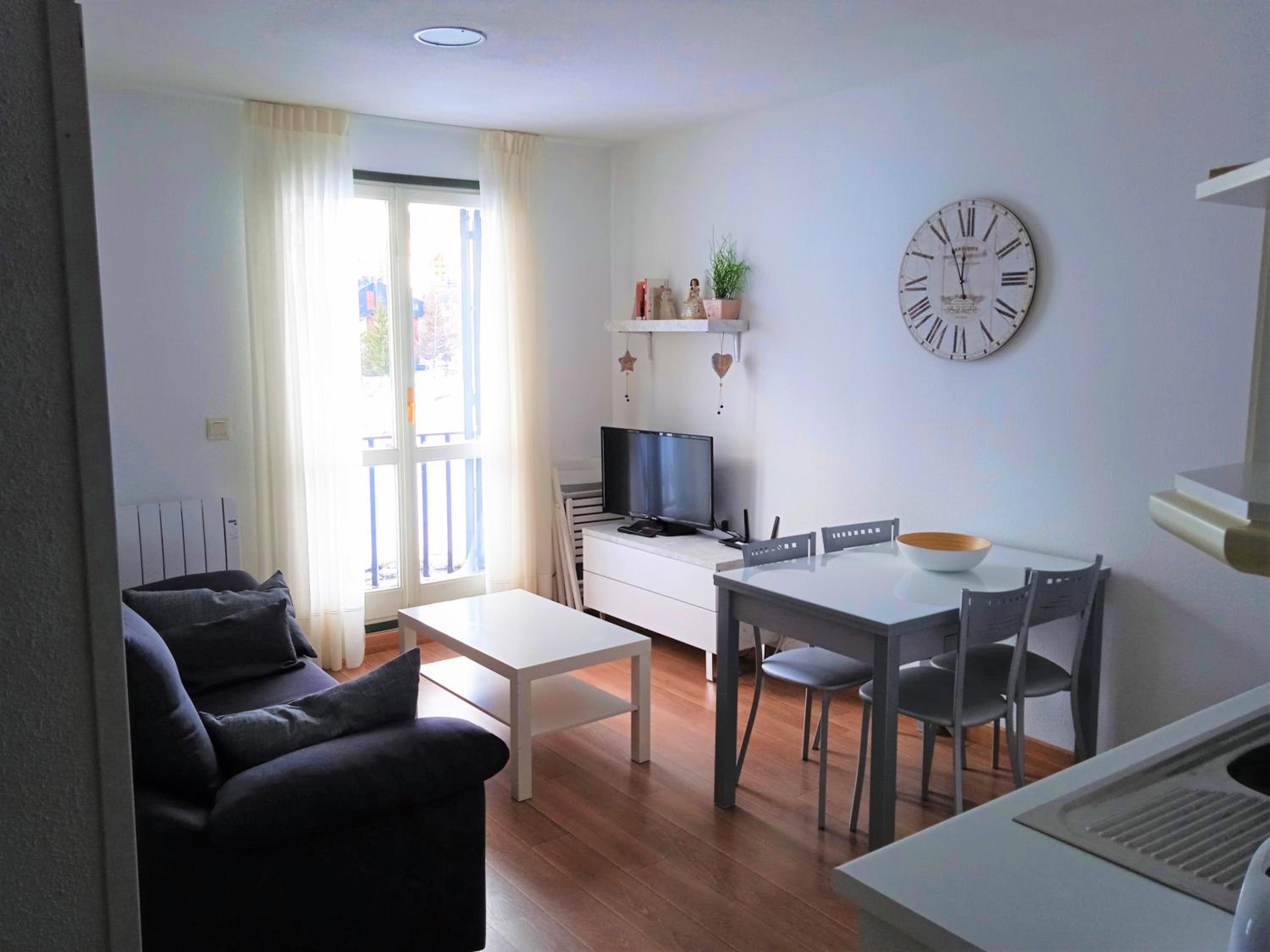 Apartment with Mountain View photo 2