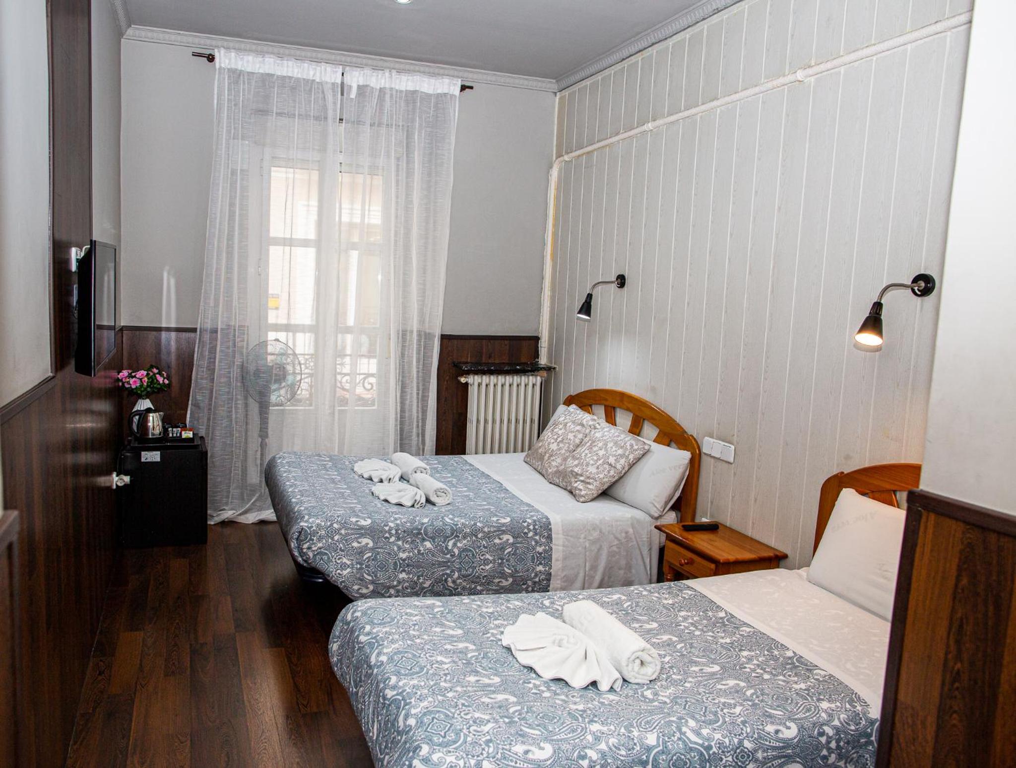 Standard Triple Room - Photo 6
