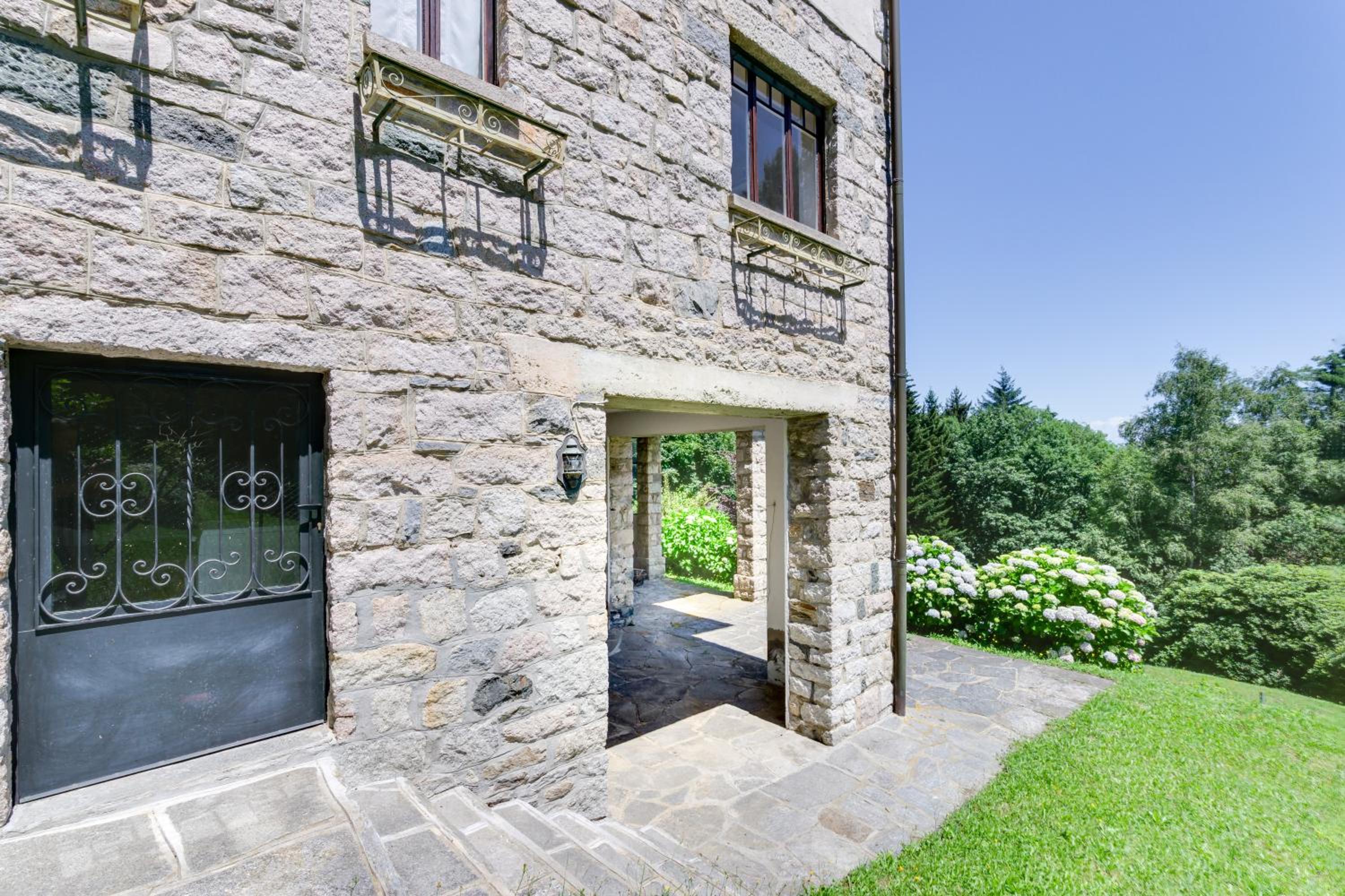Villa photo 2