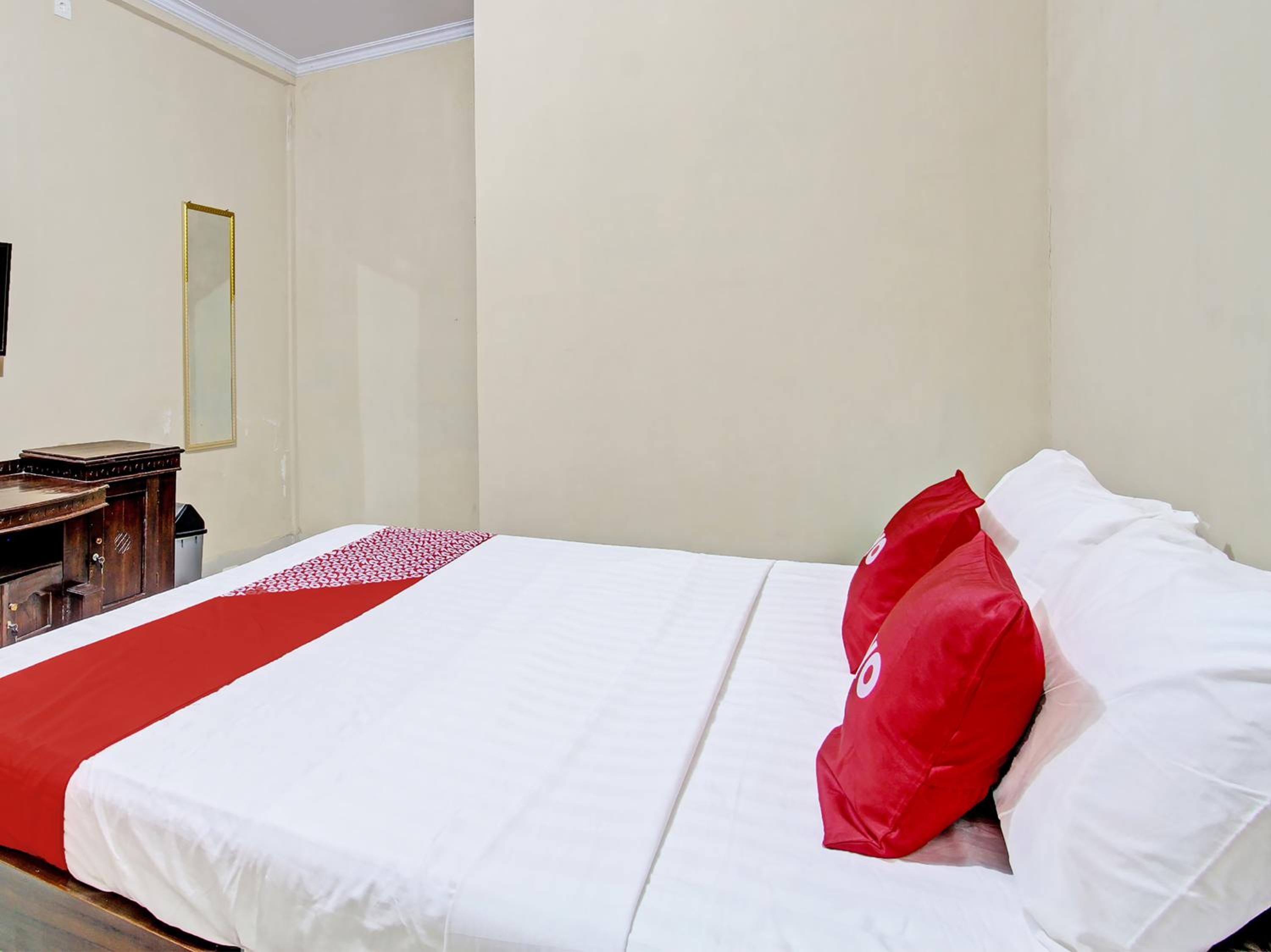 Deluxe King Room - Photo 2