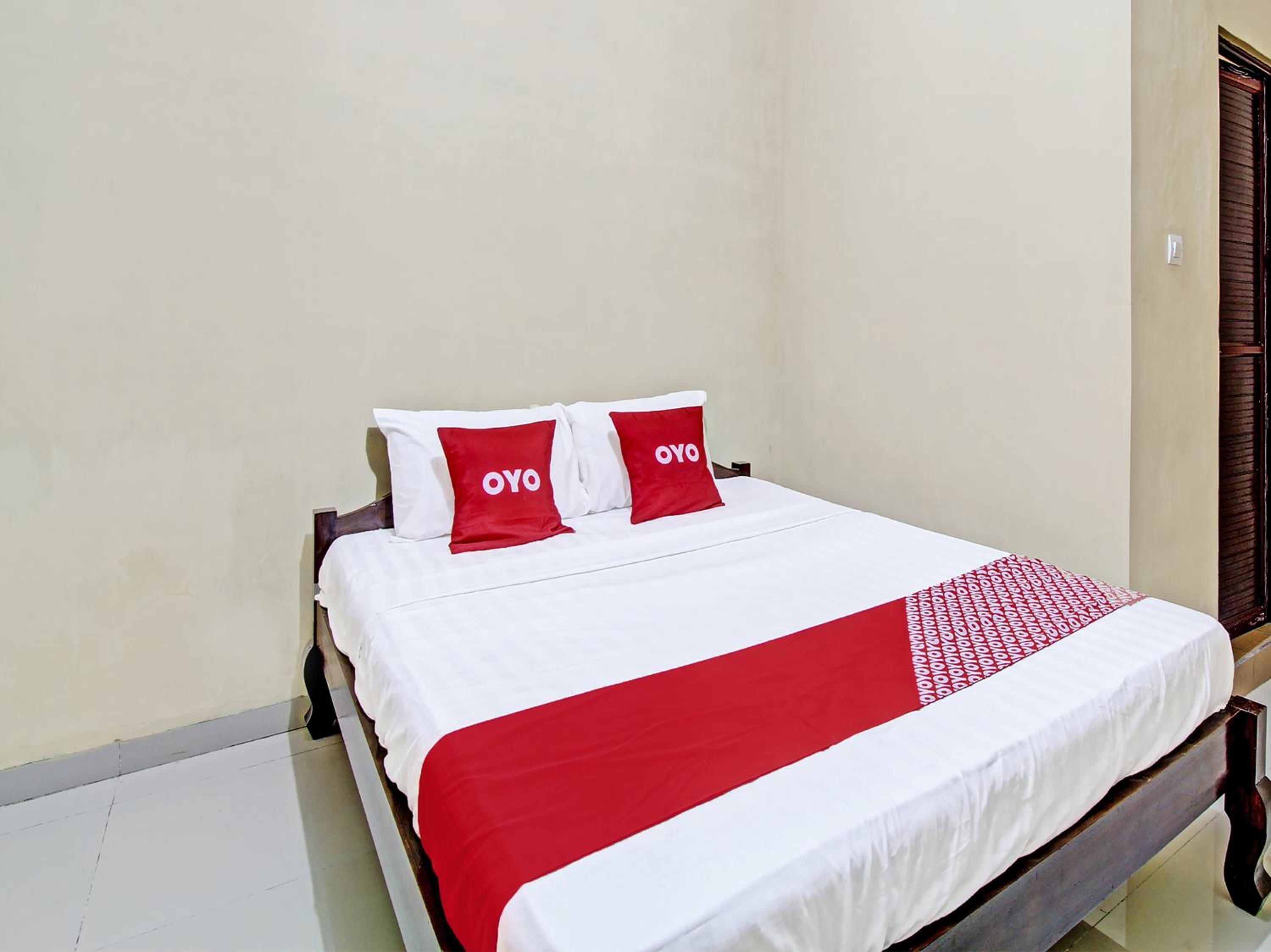 Deluxe King Room - Photo 8