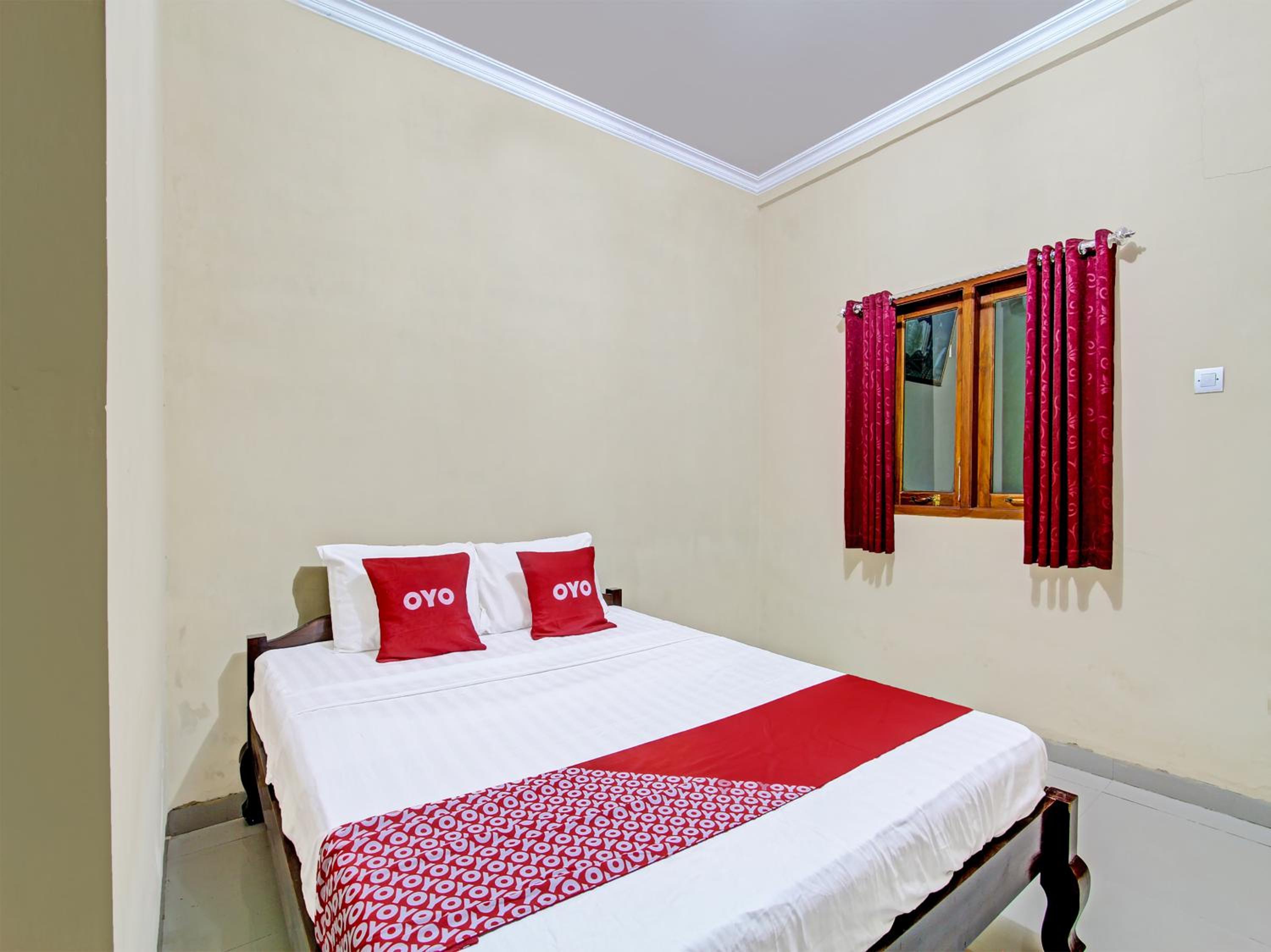 Deluxe King Room - Photo 9