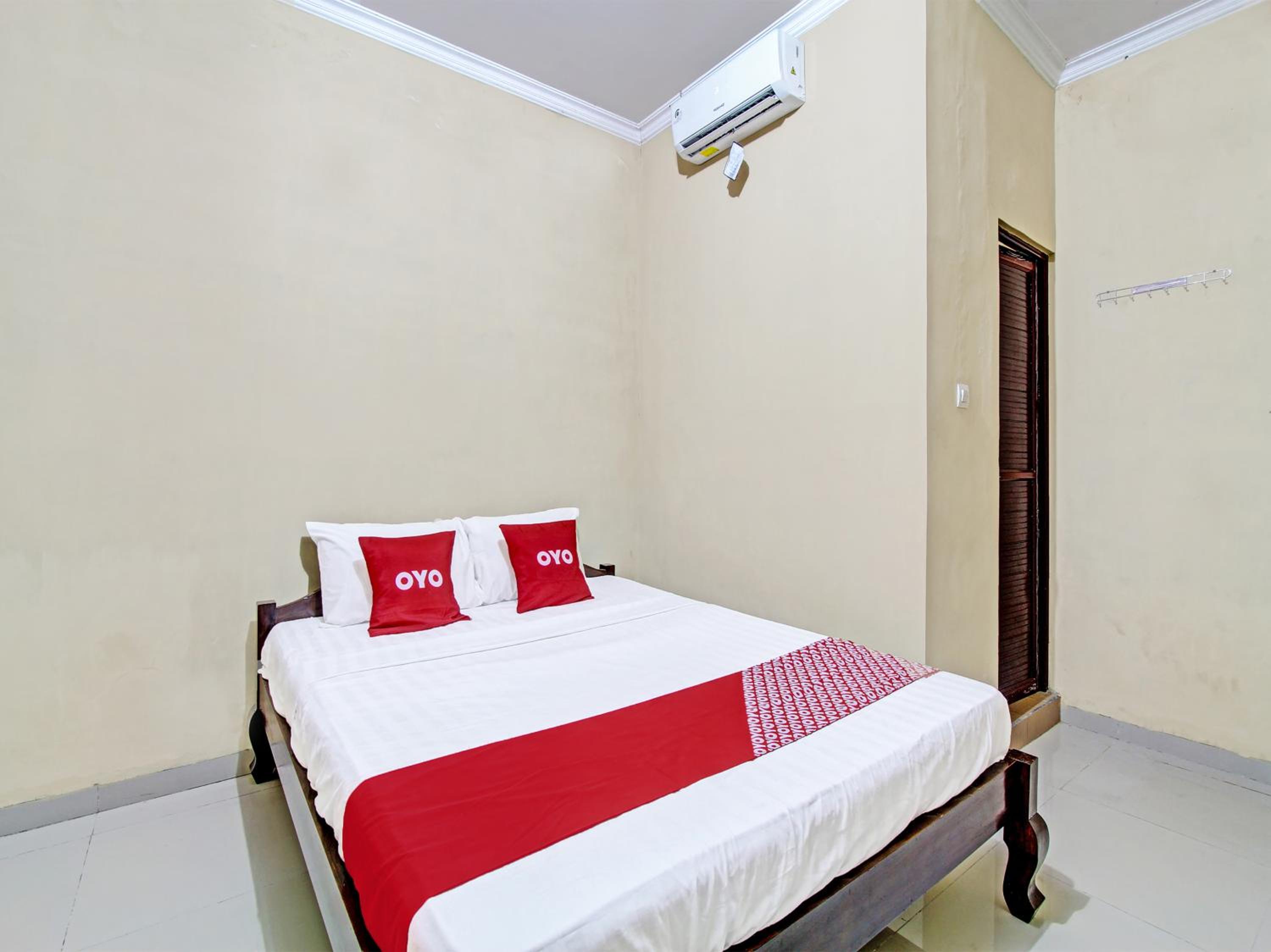 Deluxe King Room - Photo 14