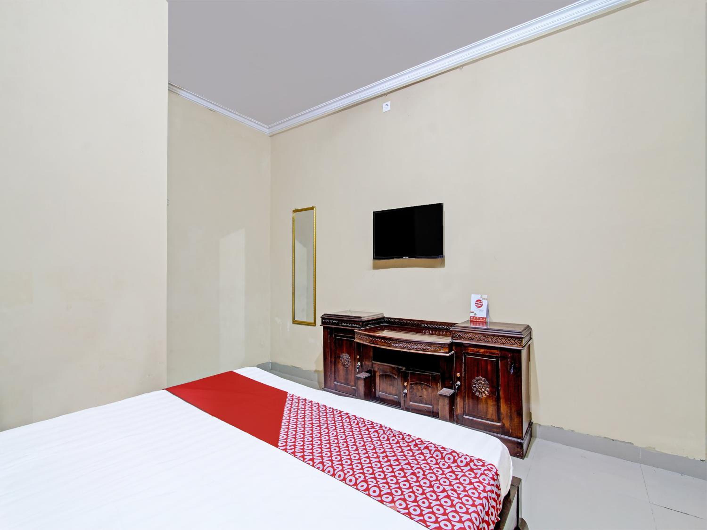 Deluxe King Room - Photo 7